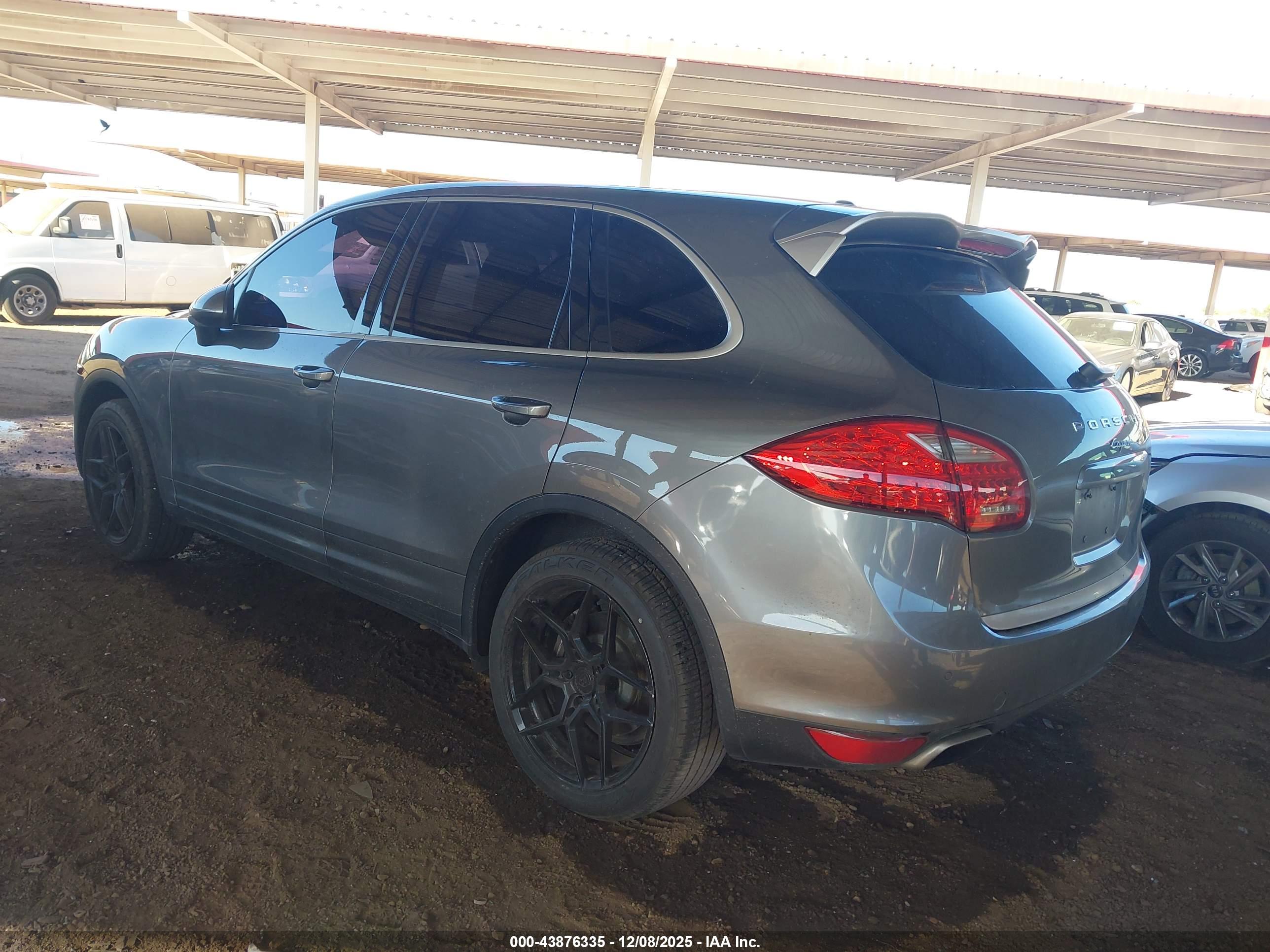 PORSCHE CAYENNE image 3