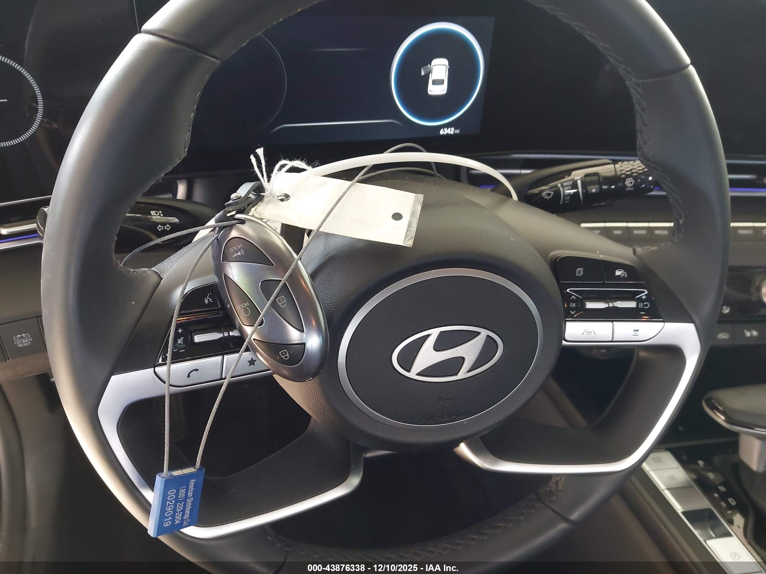 HYUNDAI ELANTRA image 11
