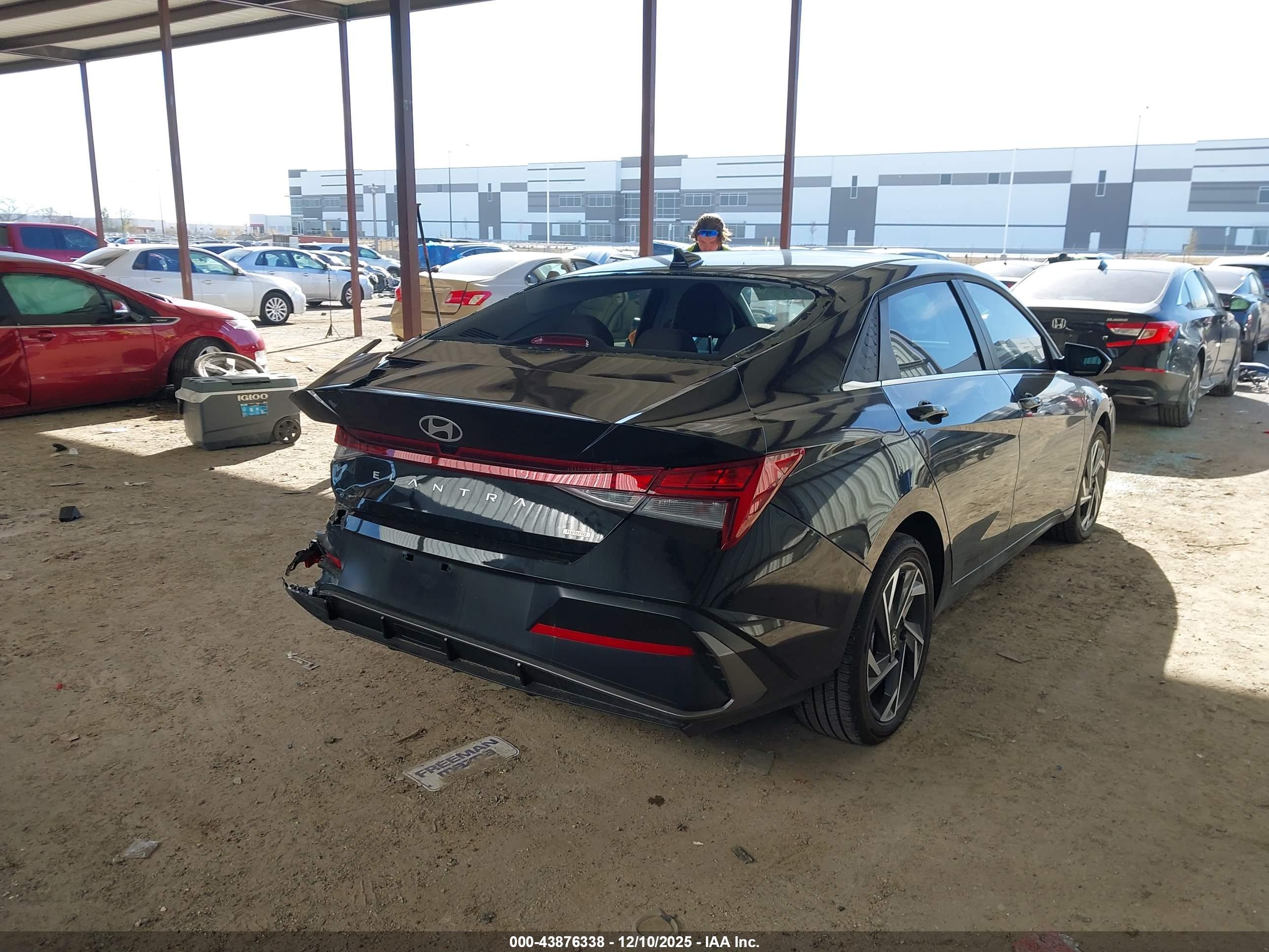 HYUNDAI ELANTRA image 4
