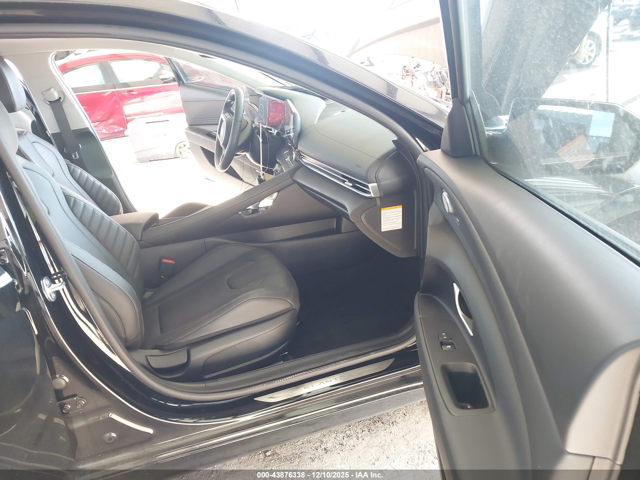 HYUNDAI ELANTRA image 5
