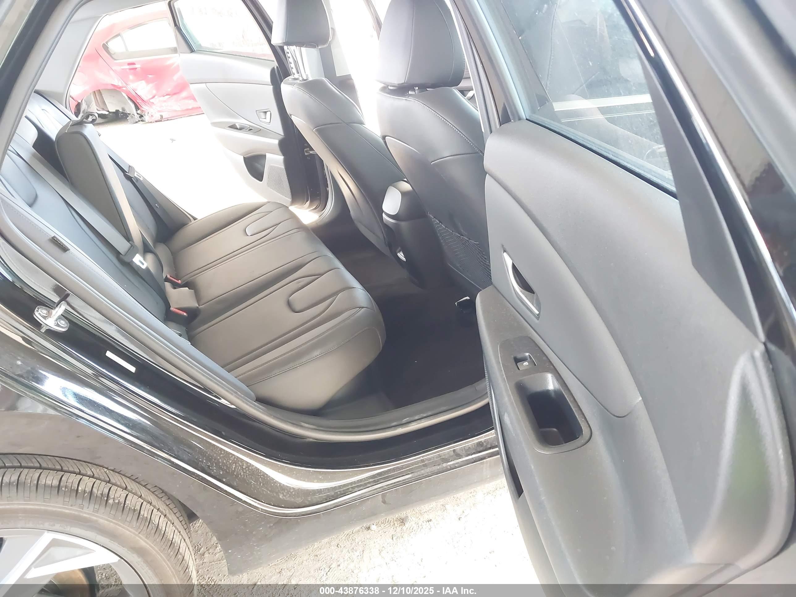 HYUNDAI ELANTRA image 8