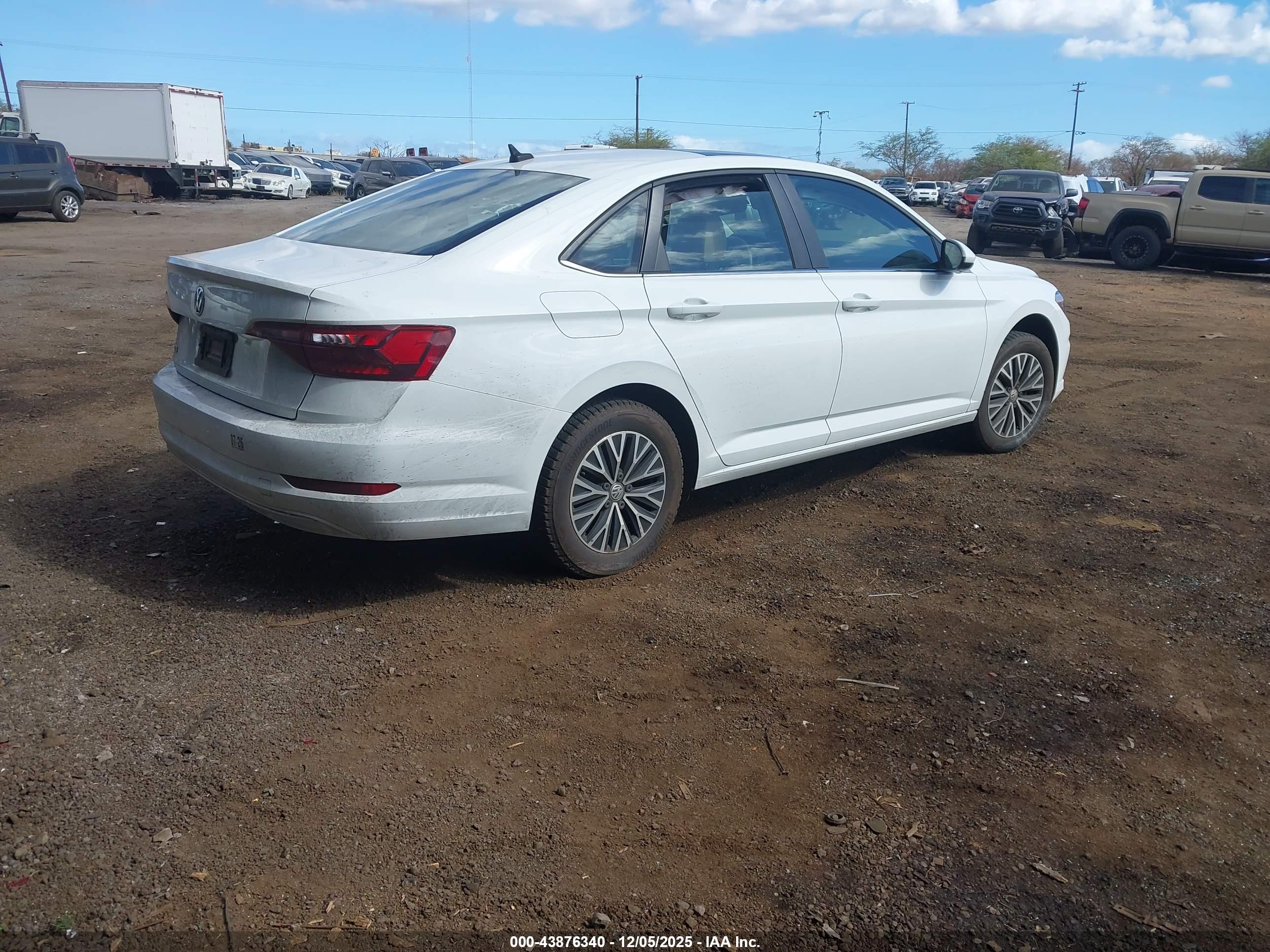VOLKSWAGEN JETTA image 4