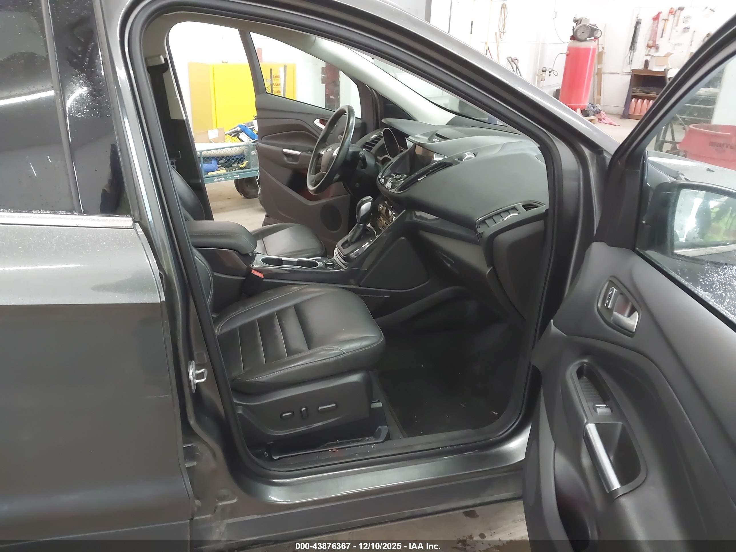 FORD ESCAPE image 5
