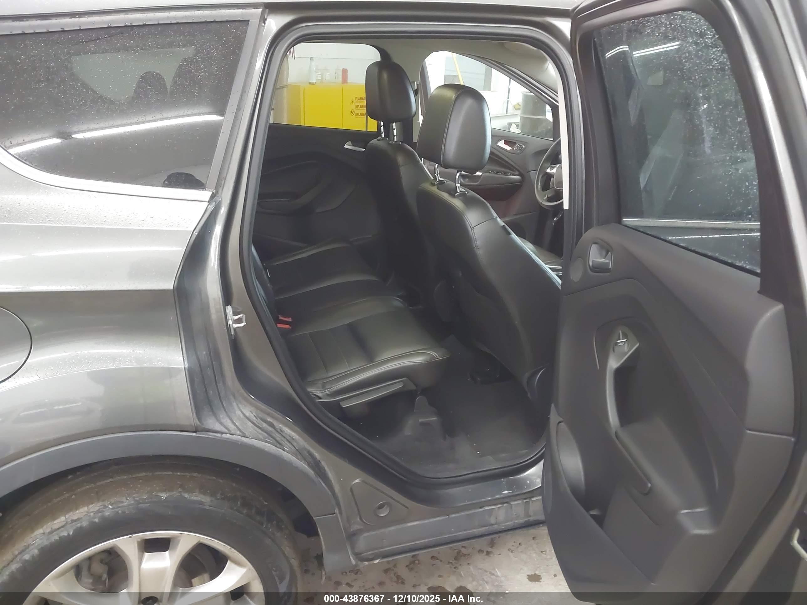 FORD ESCAPE image 8