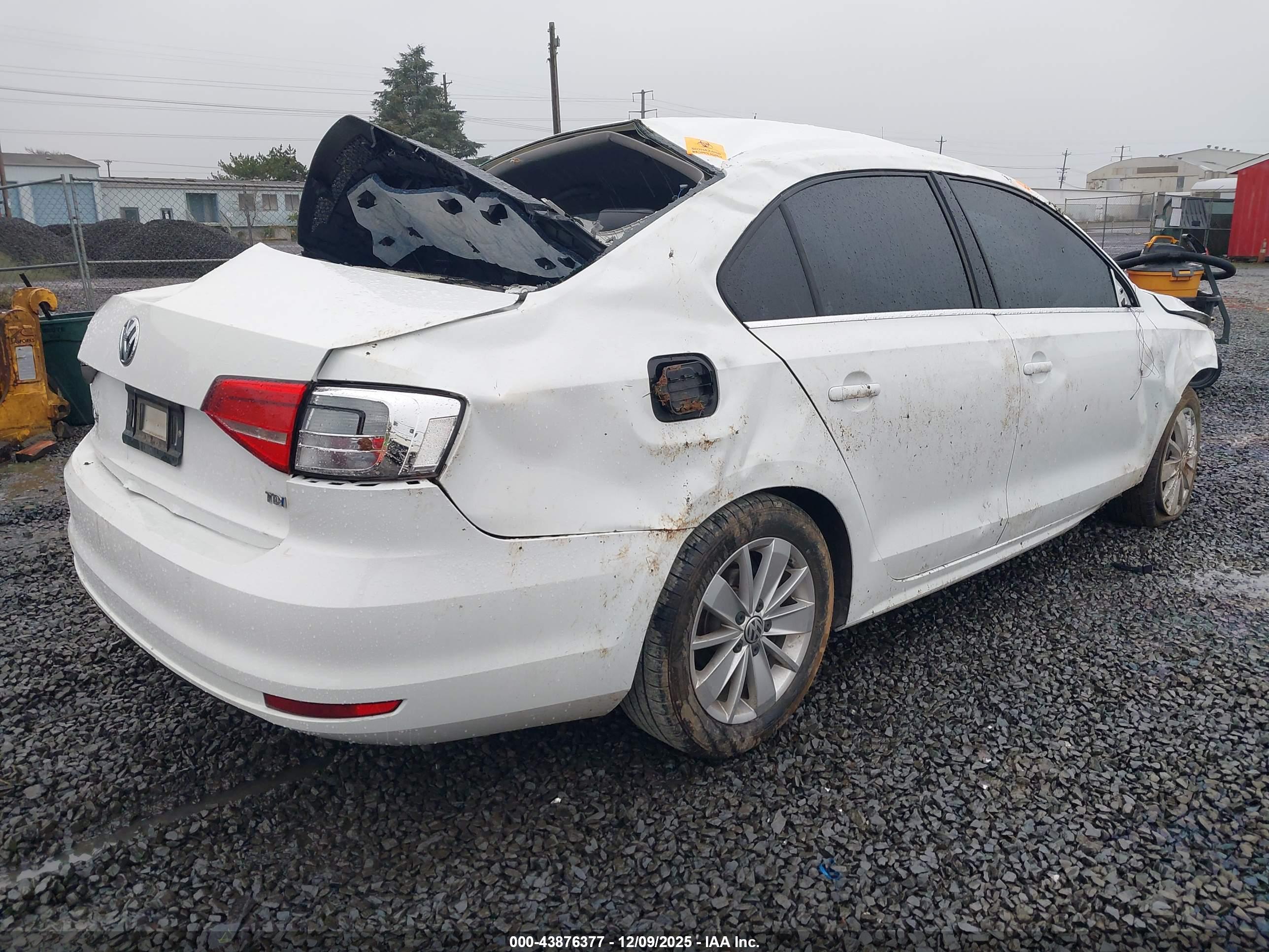 VOLKSWAGEN JETTA image 4