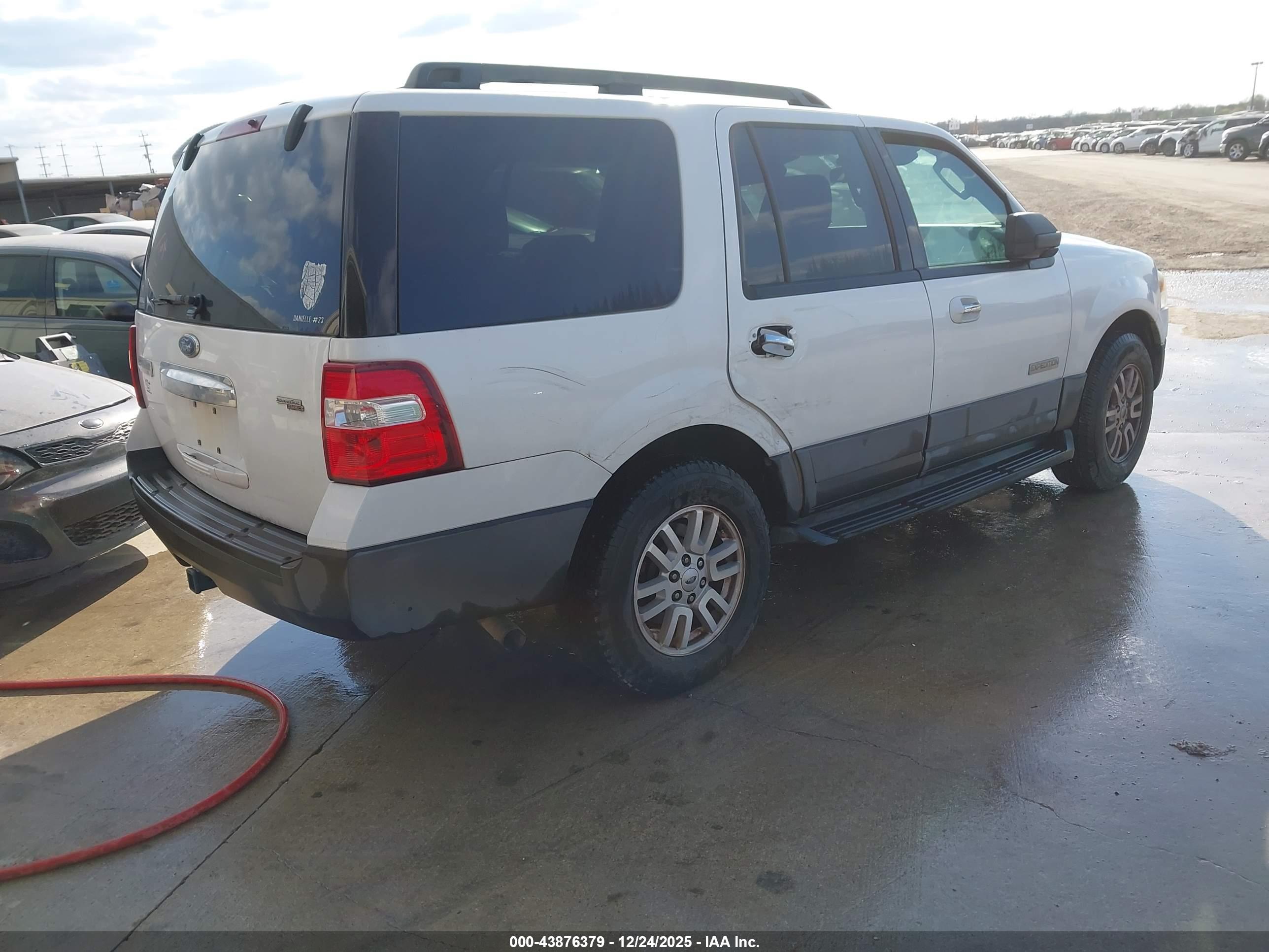 FORD EXPEDITION image 4