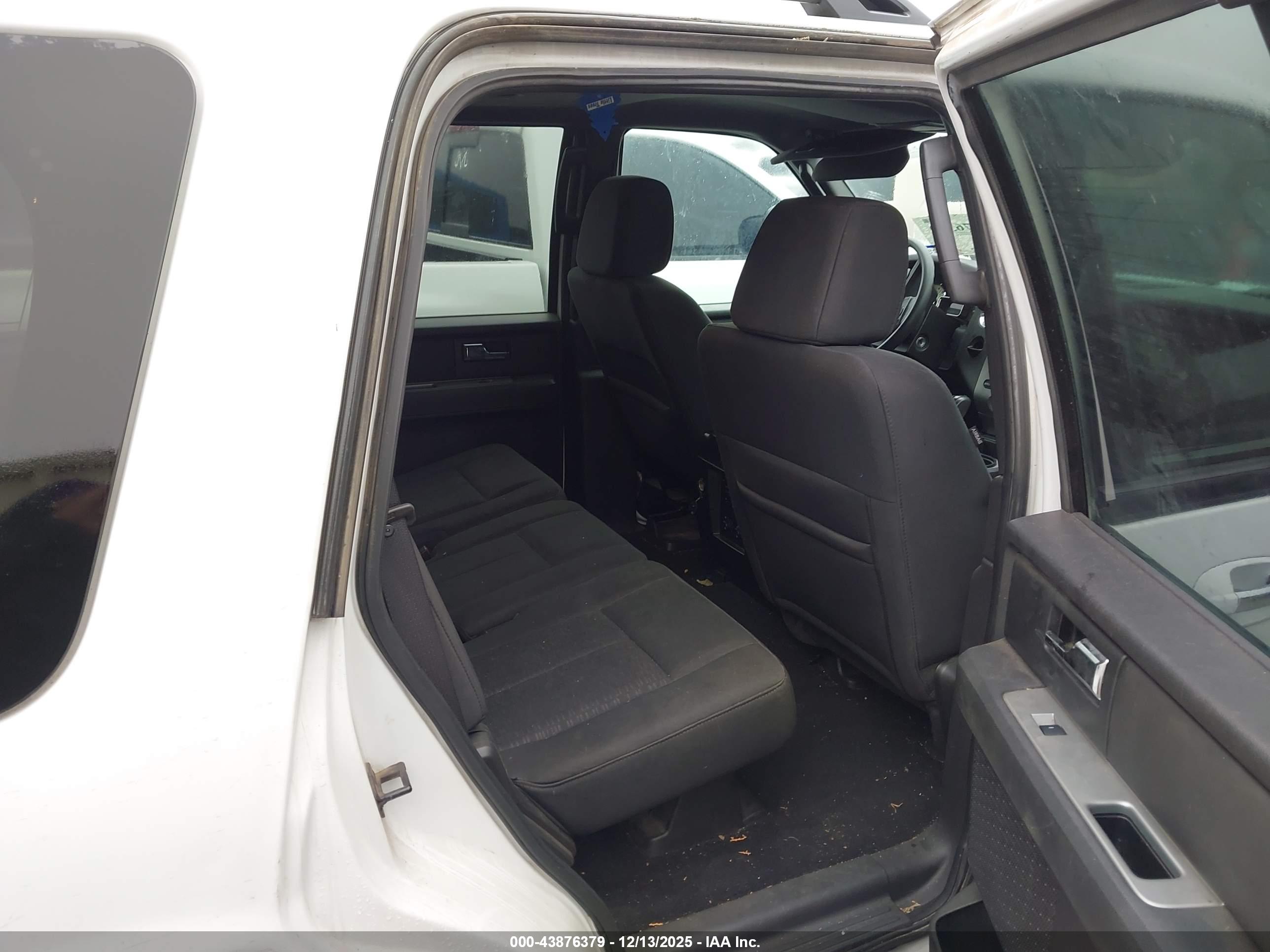FORD EXPEDITION image 8