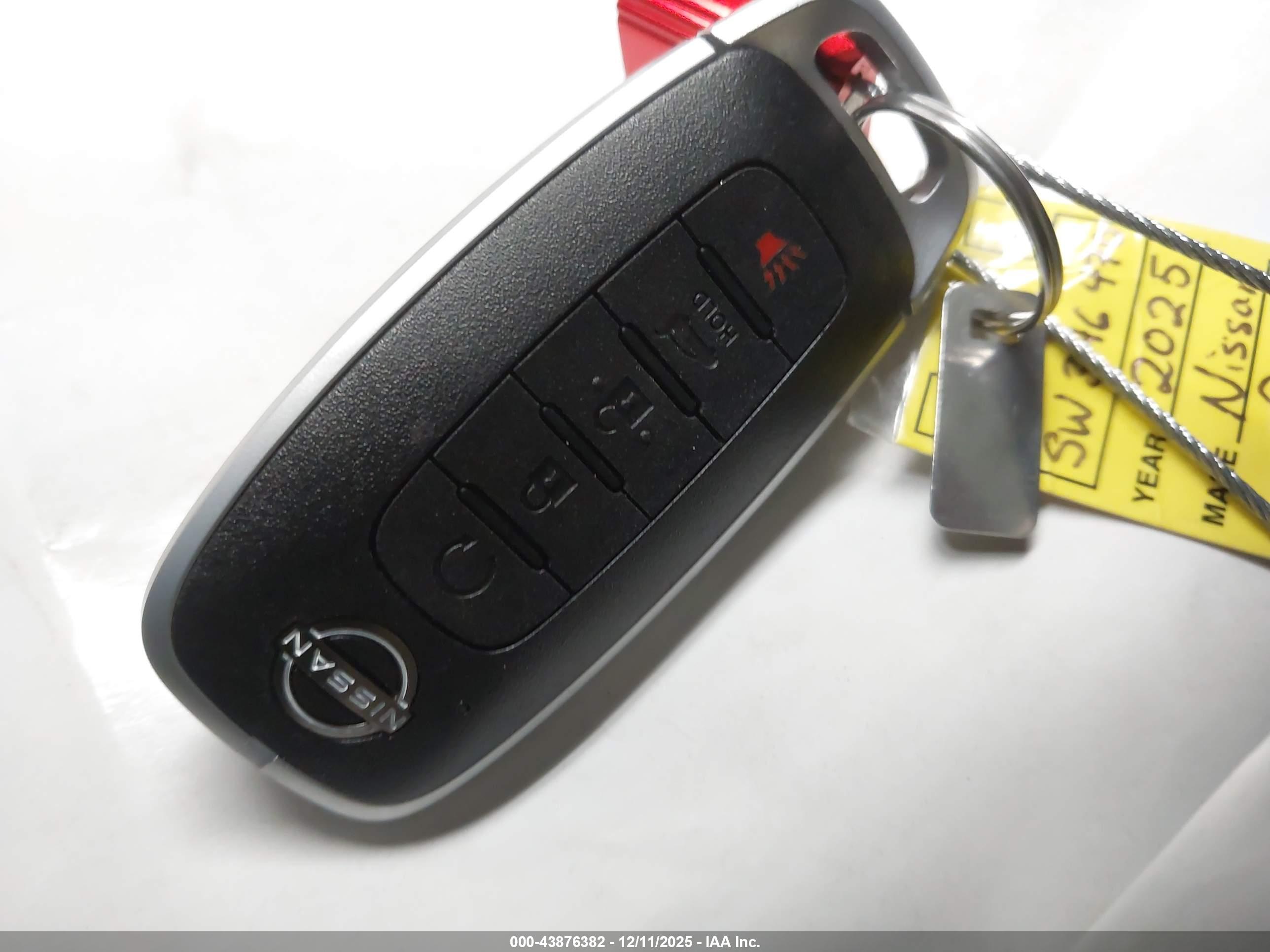 NISSAN ROGUE image 11
