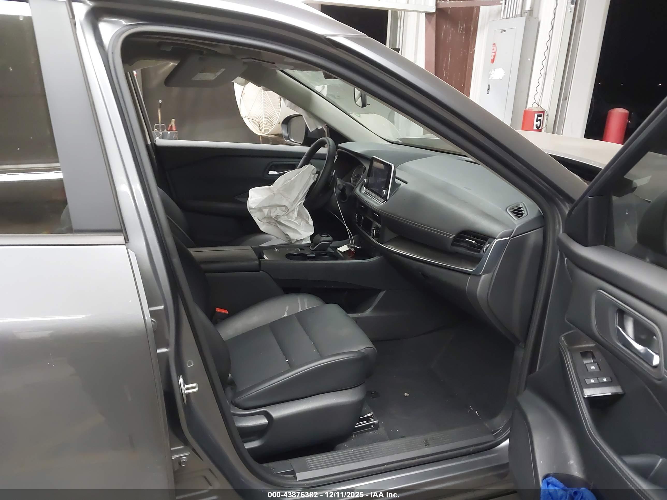 NISSAN ROGUE image 5