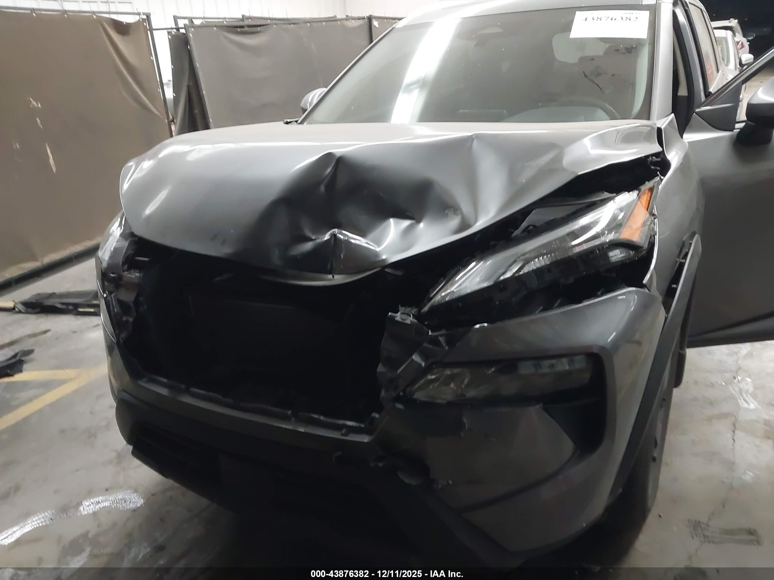 NISSAN ROGUE image 6