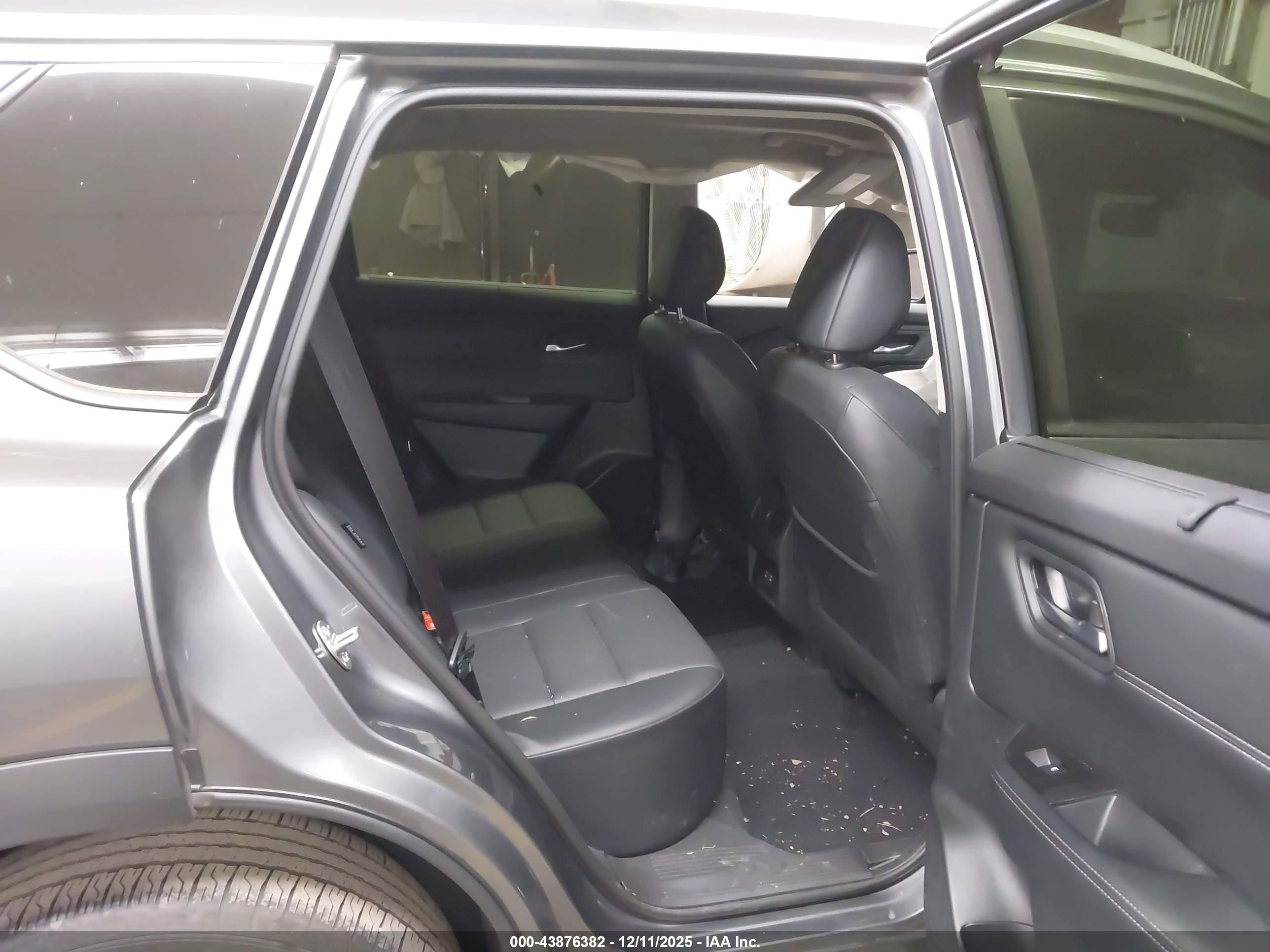NISSAN ROGUE image 8
