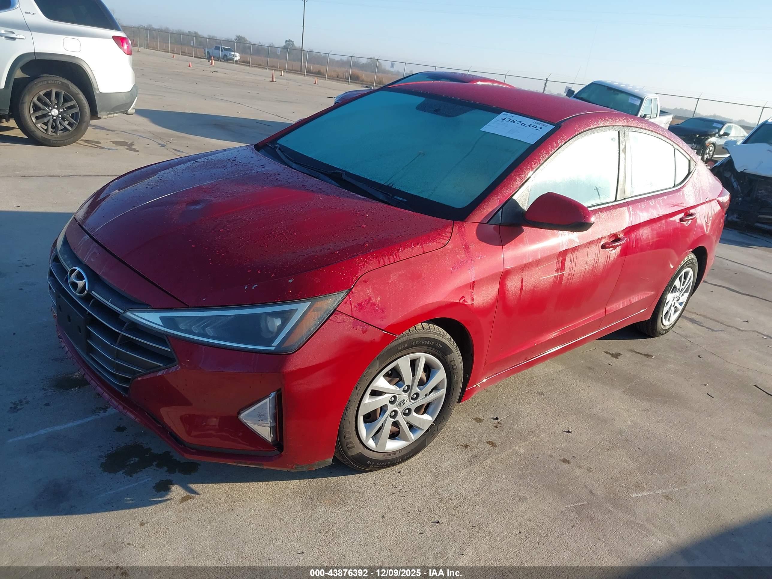 HYUNDAI ELANTRA image 2
