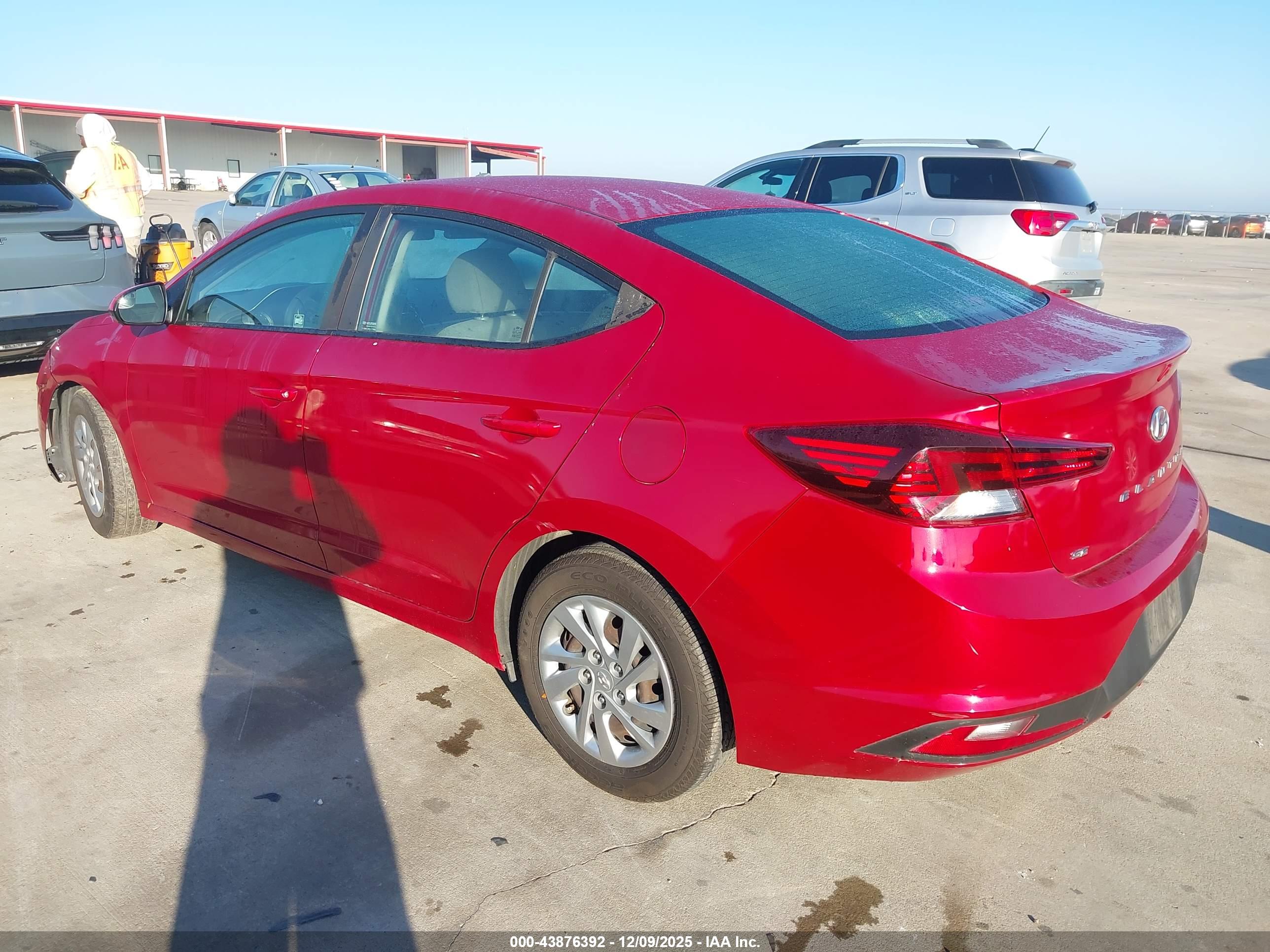 HYUNDAI ELANTRA image 3