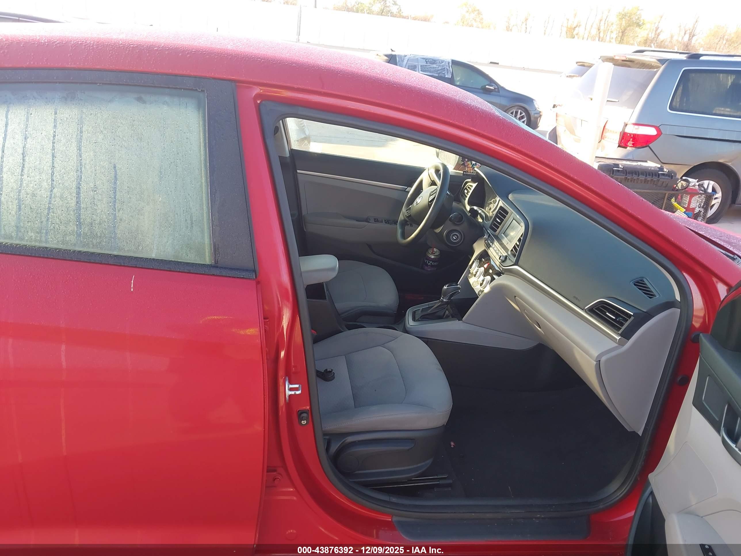 HYUNDAI ELANTRA image 5
