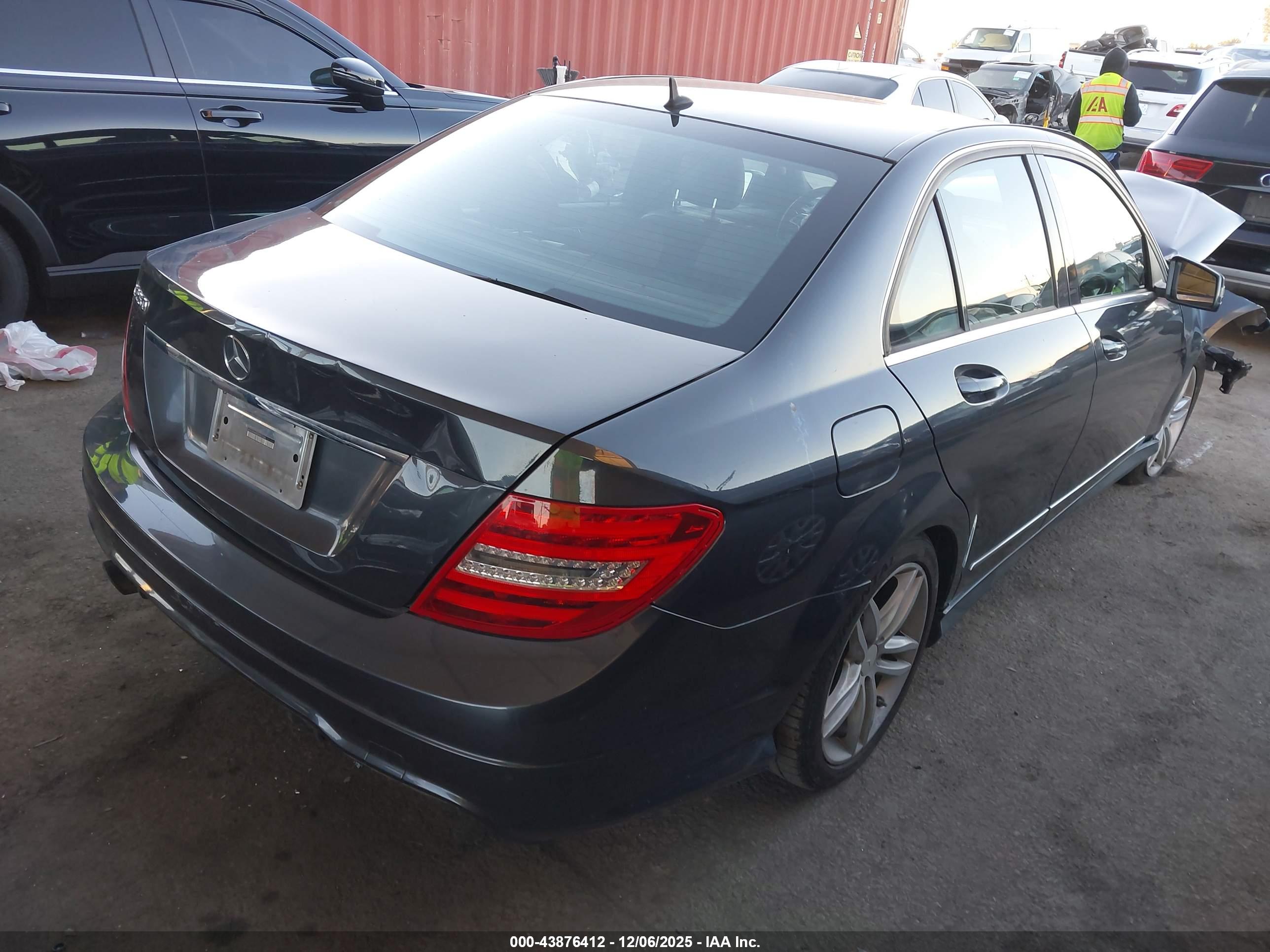 MERCEDES-BENZ C image 4