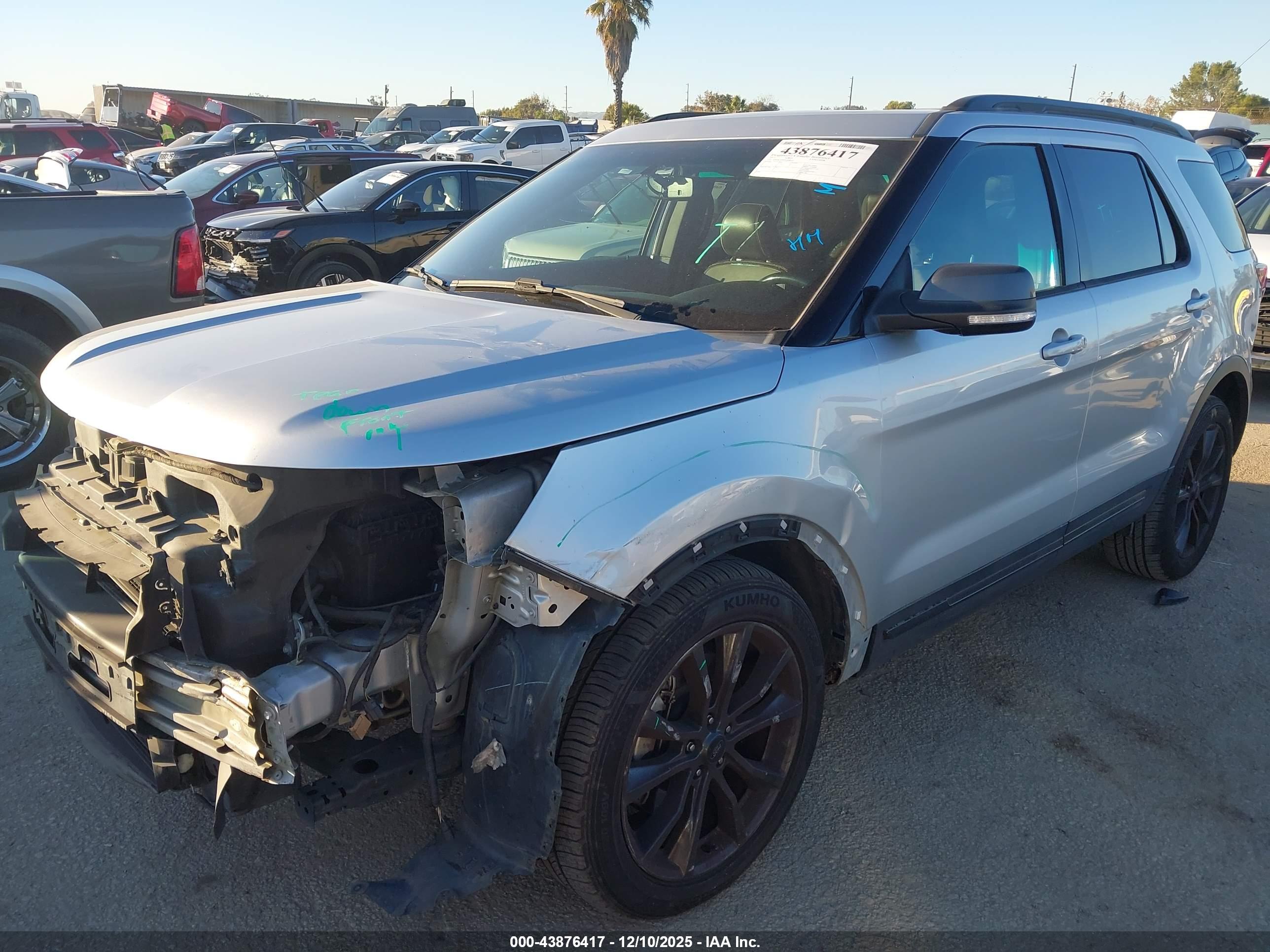 FORD EXPLORER image 2