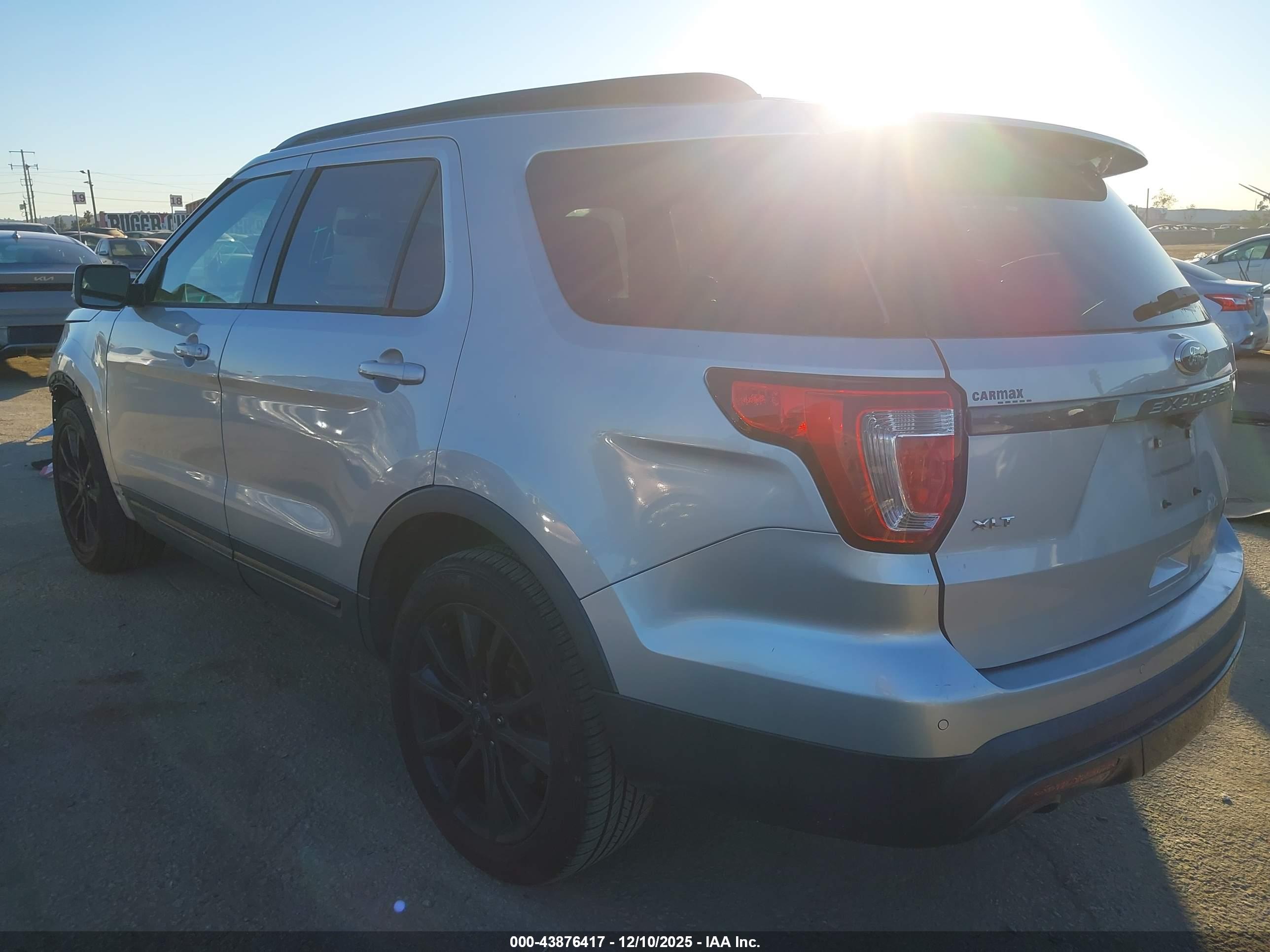 FORD EXPLORER image 3