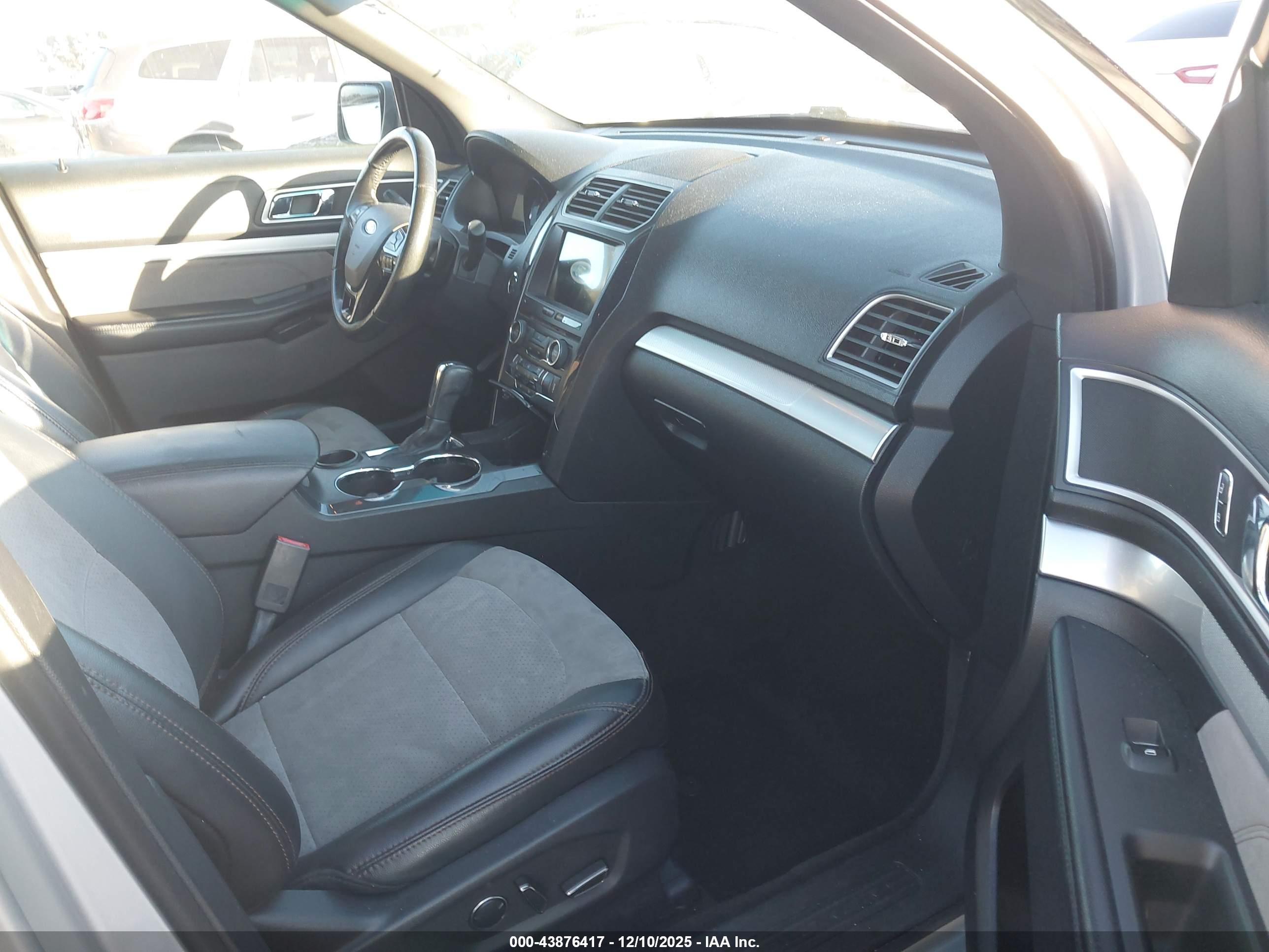 FORD EXPLORER image 5