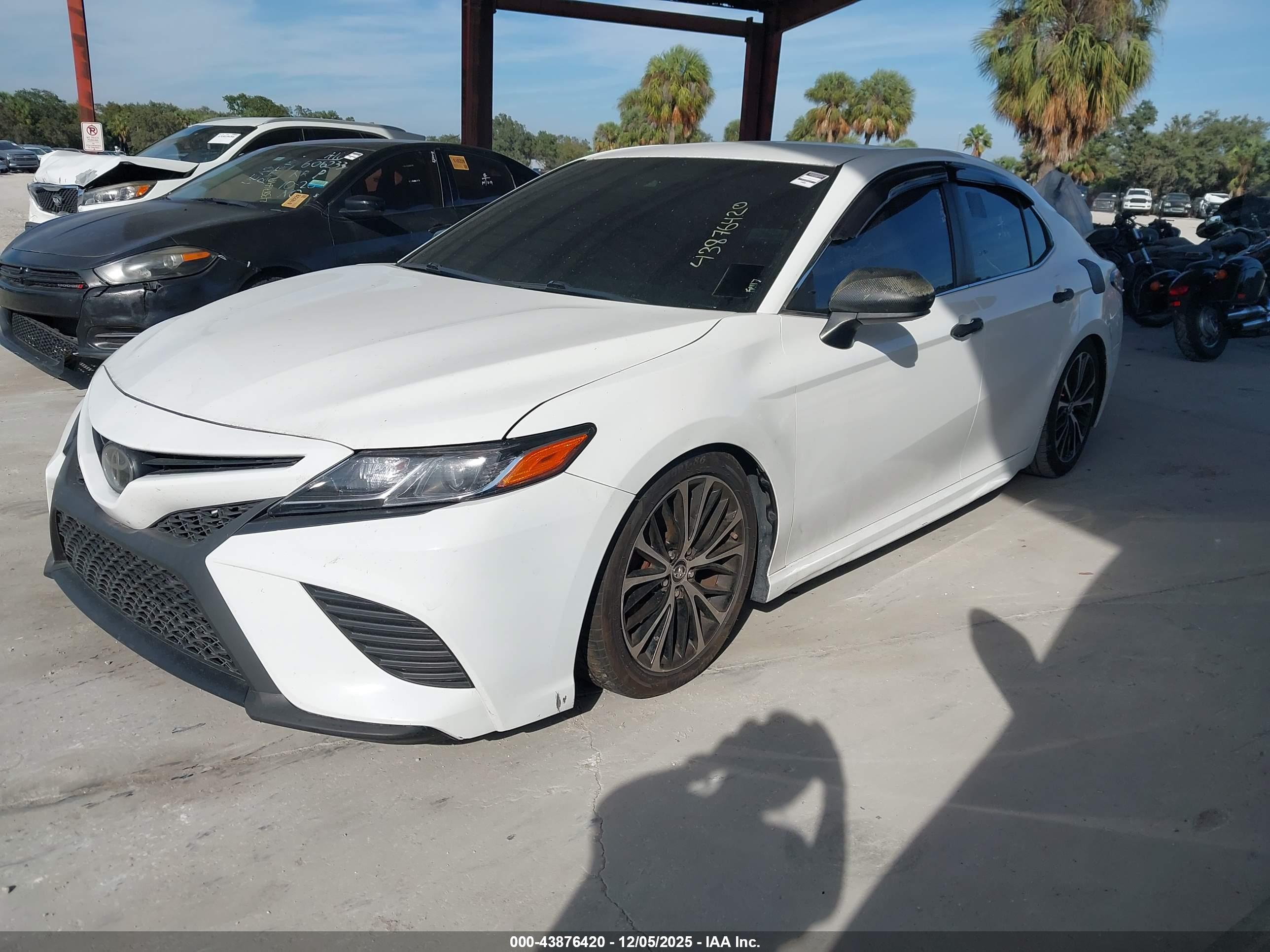 TOYOTA CAMRY image 2