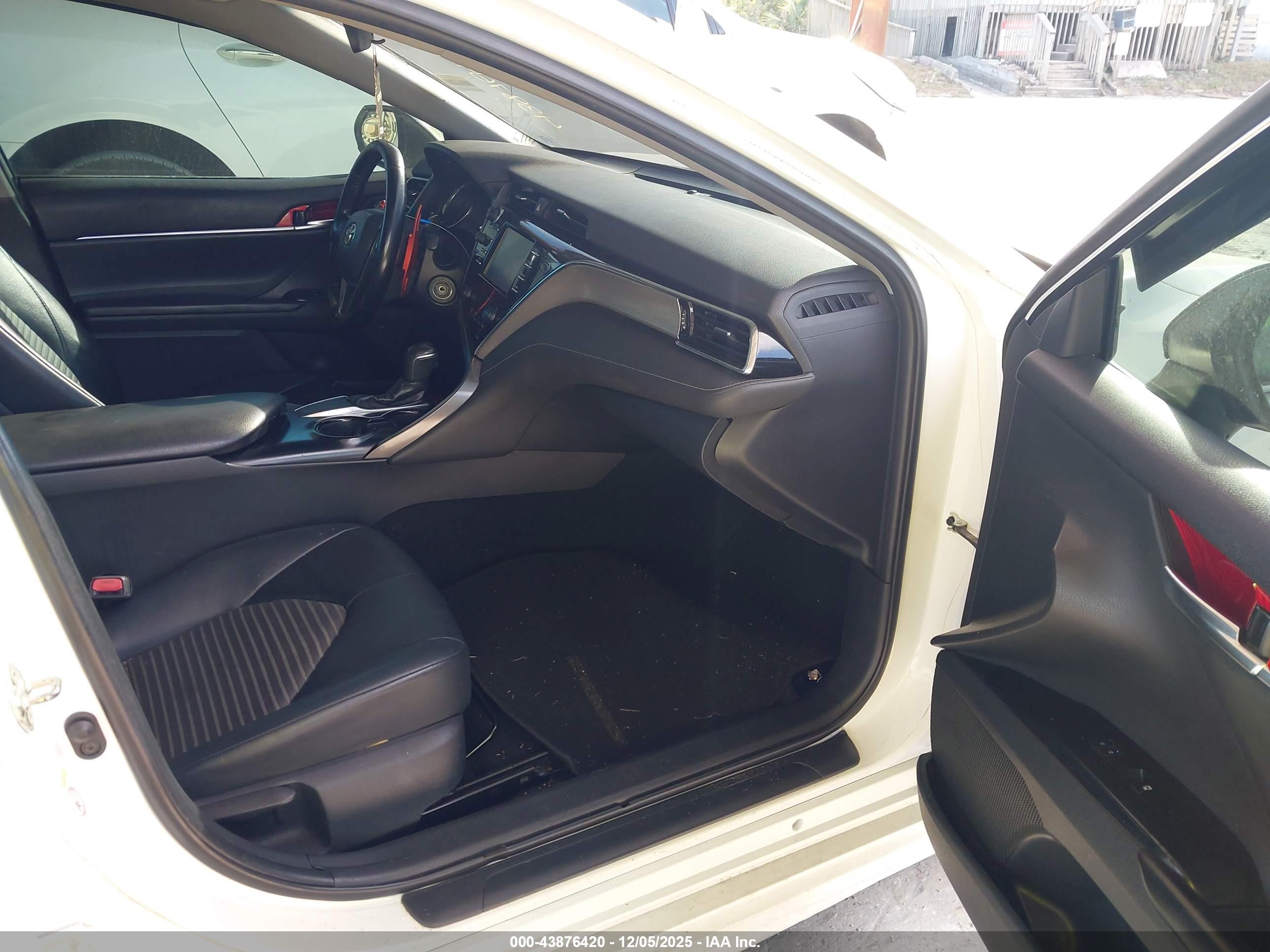 TOYOTA CAMRY image 5