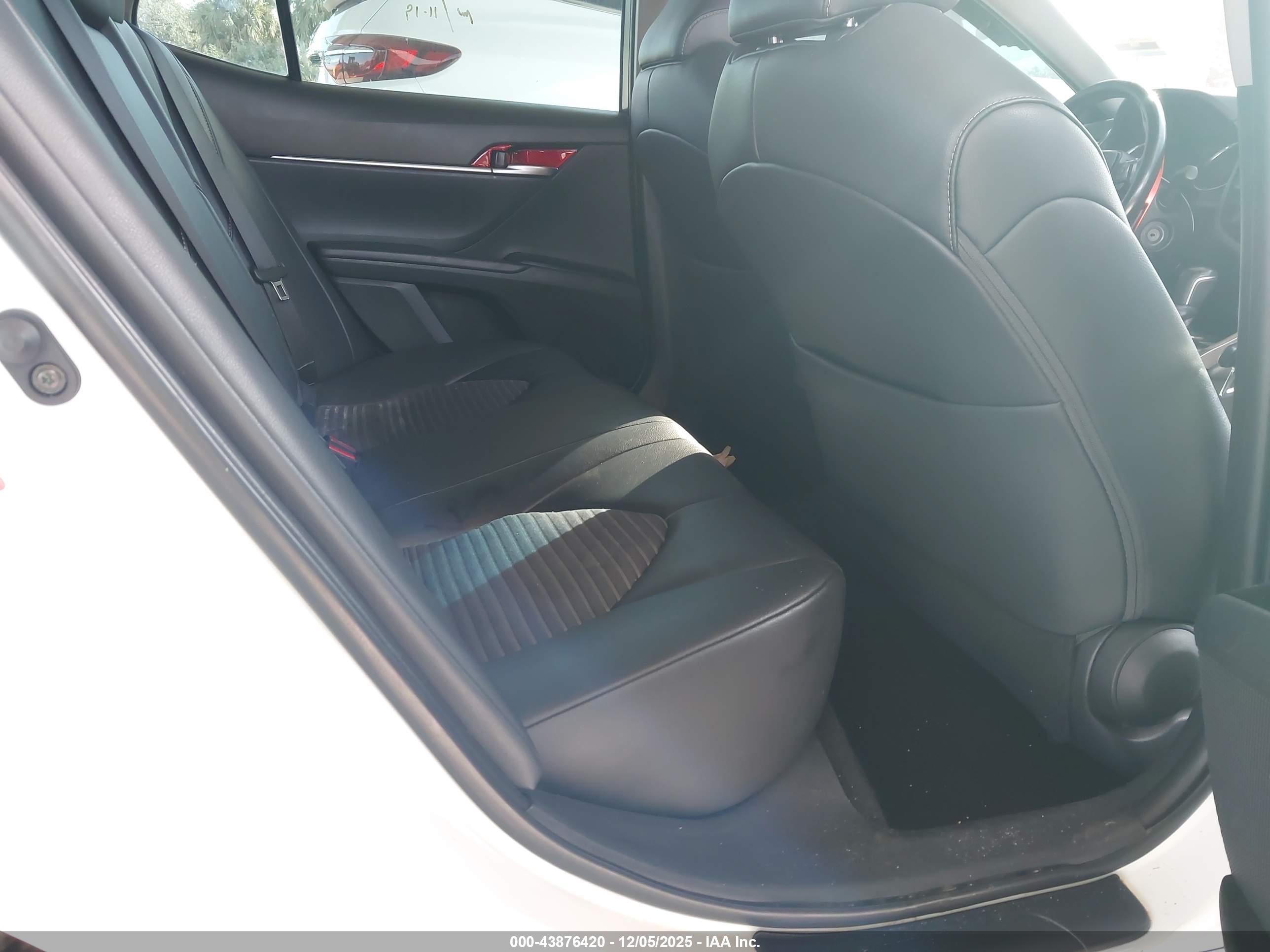TOYOTA CAMRY image 8