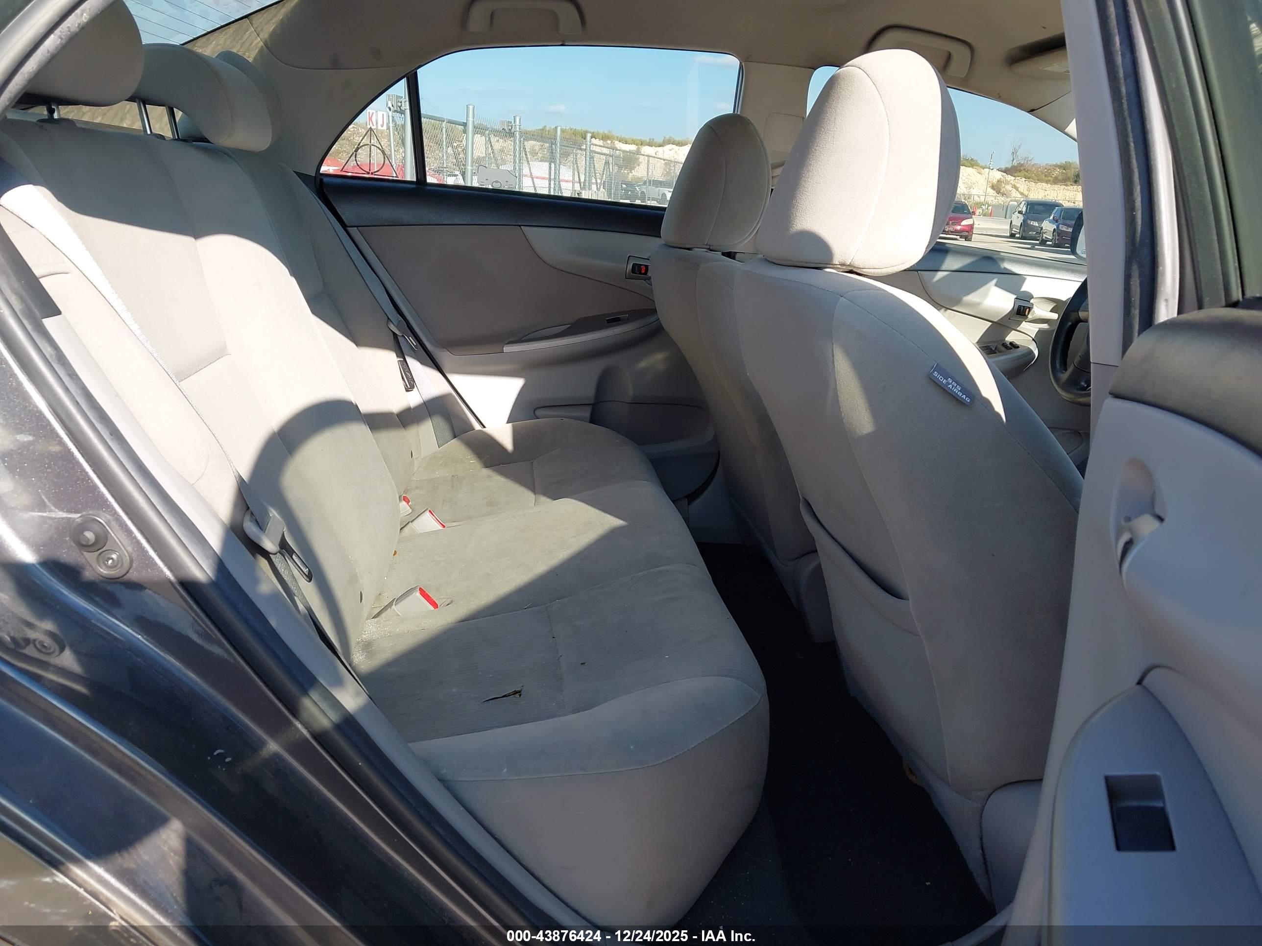 TOYOTA COROLLA image 8