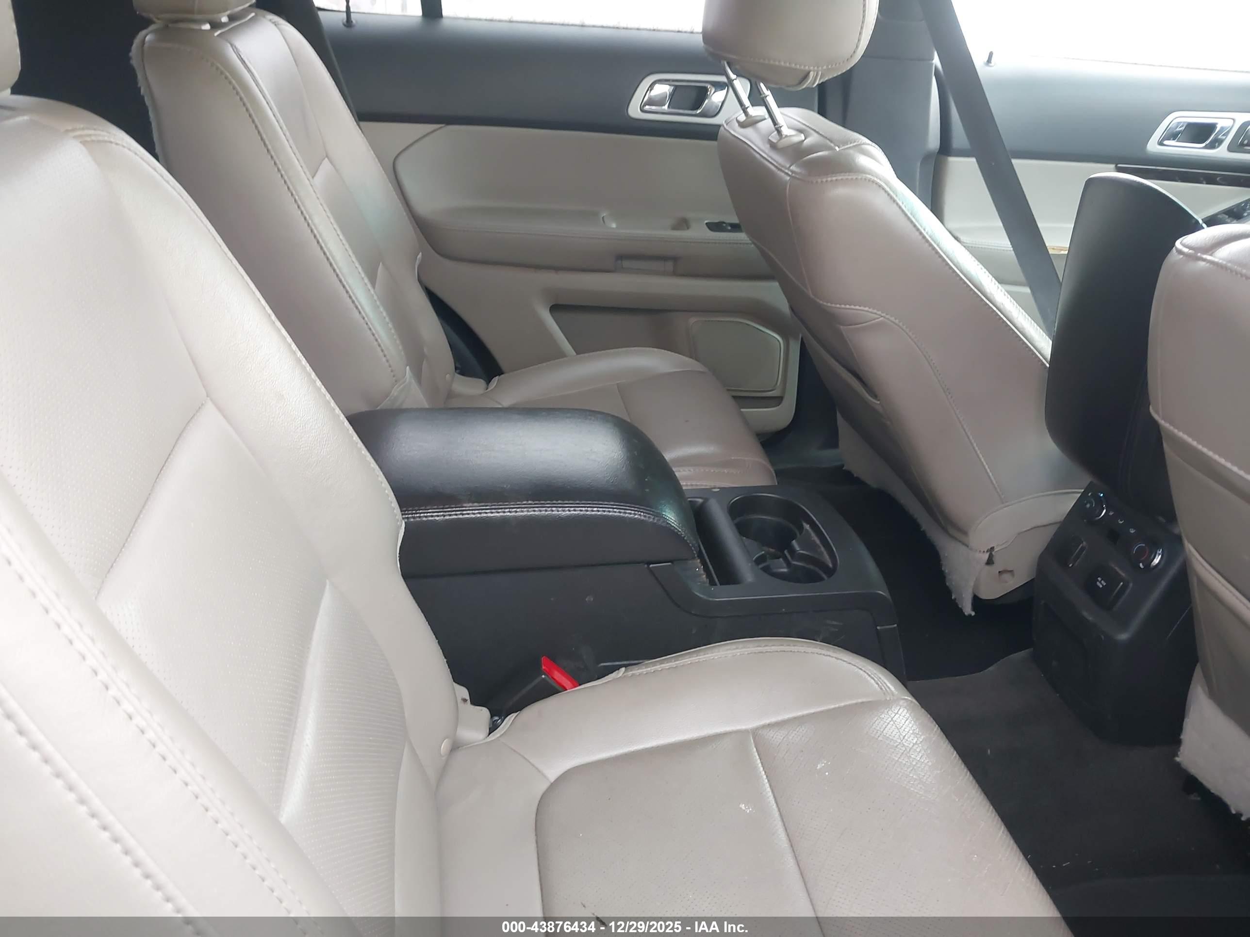 FORD EXPLORER image 8