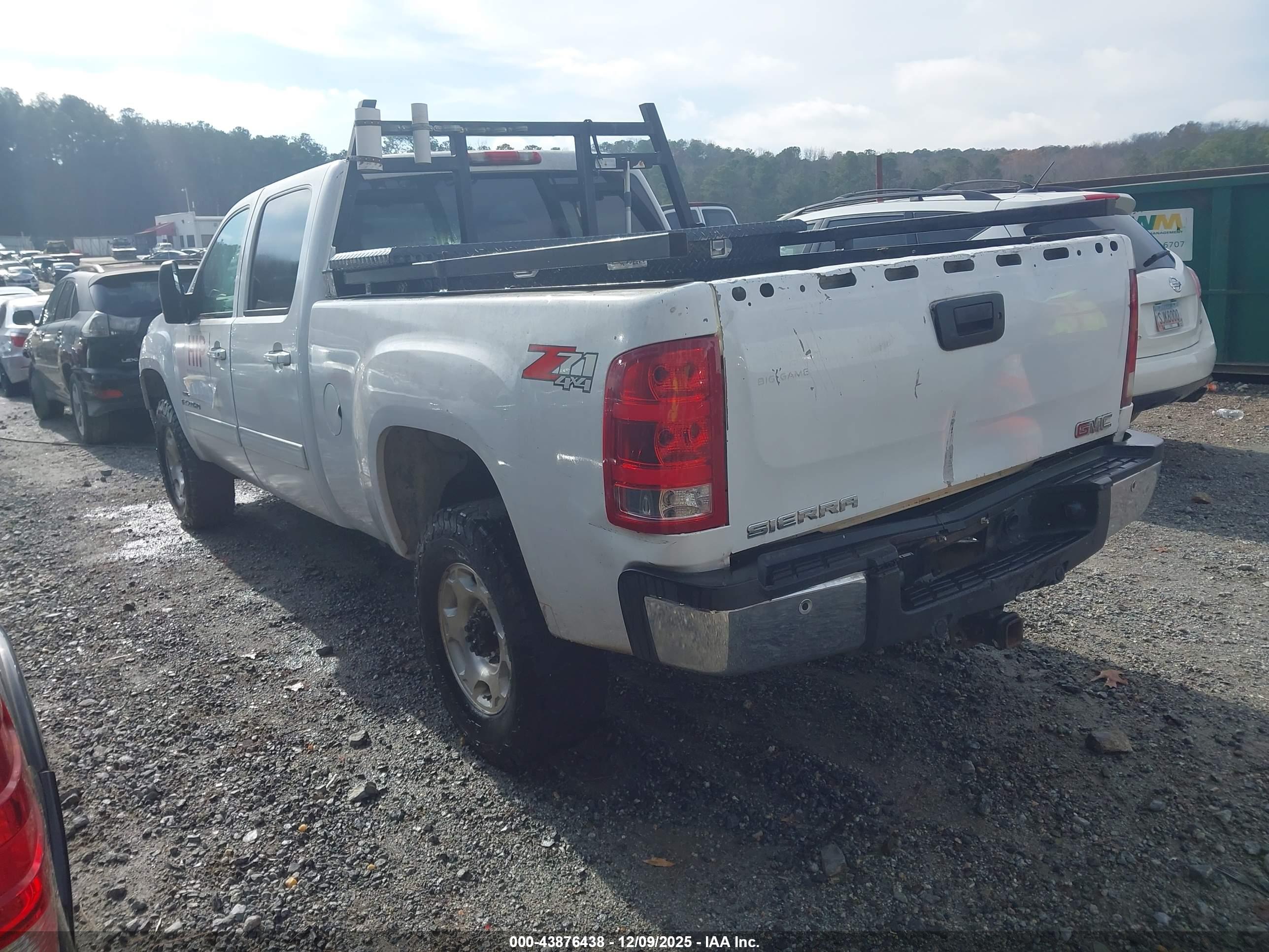 GMC SIERRA image 3