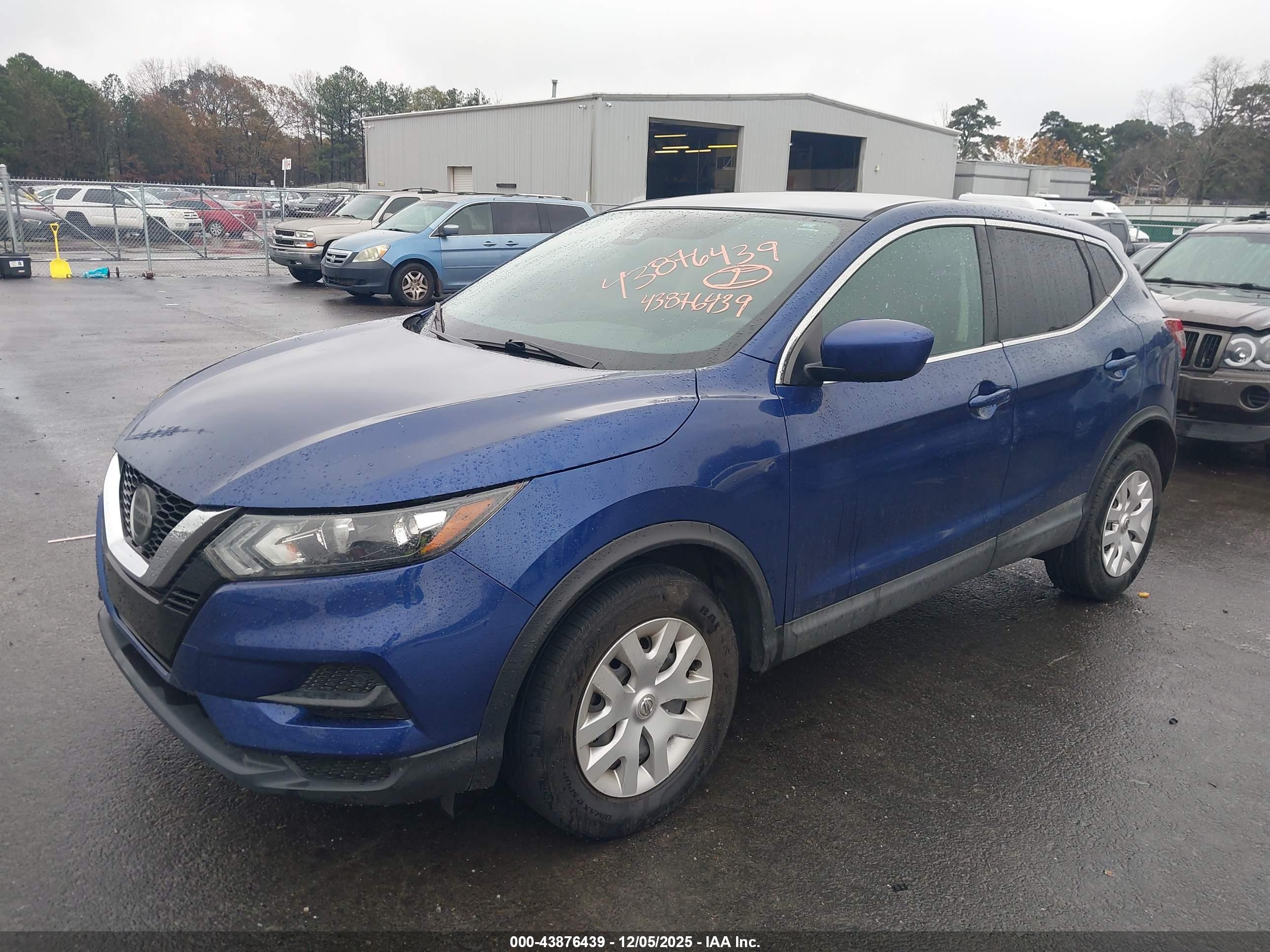 NISSAN ROGUE image 2