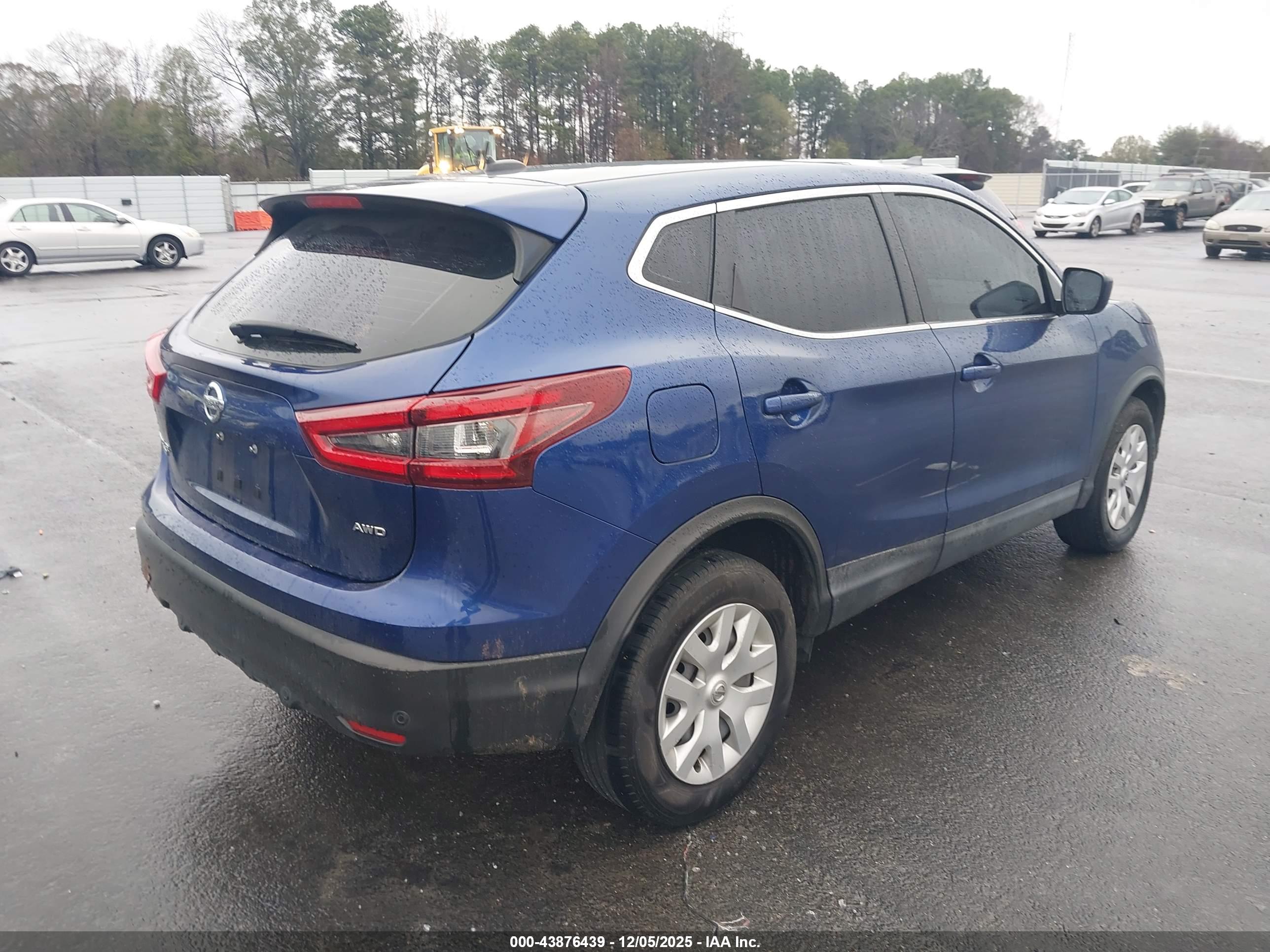NISSAN ROGUE image 4
