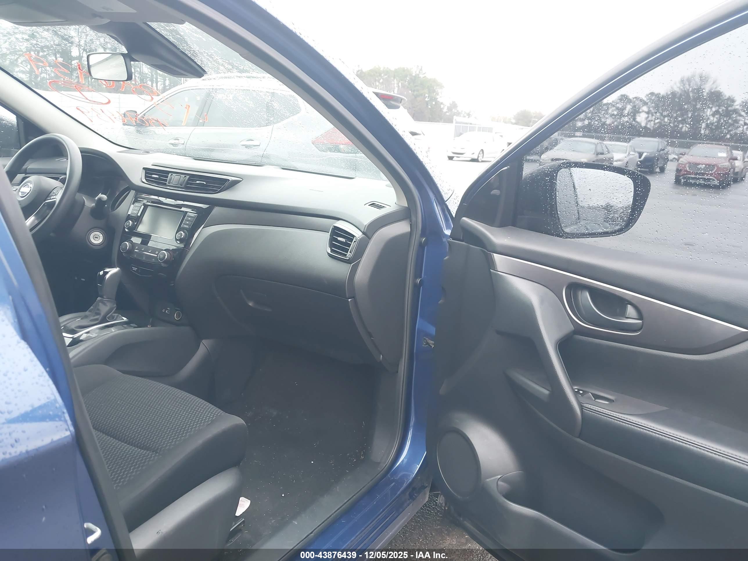 NISSAN ROGUE image 5