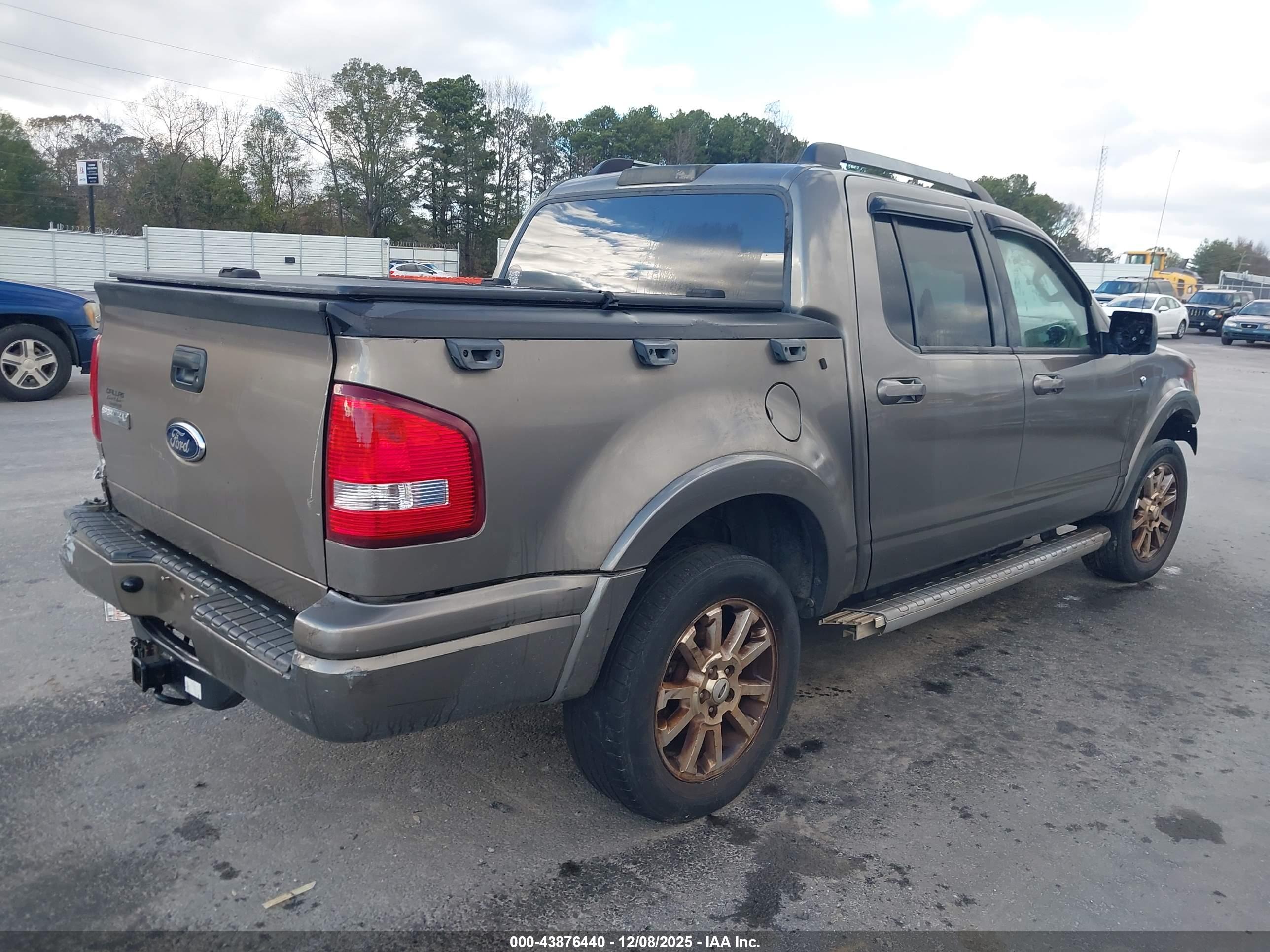 FORD EXPLORER image 4