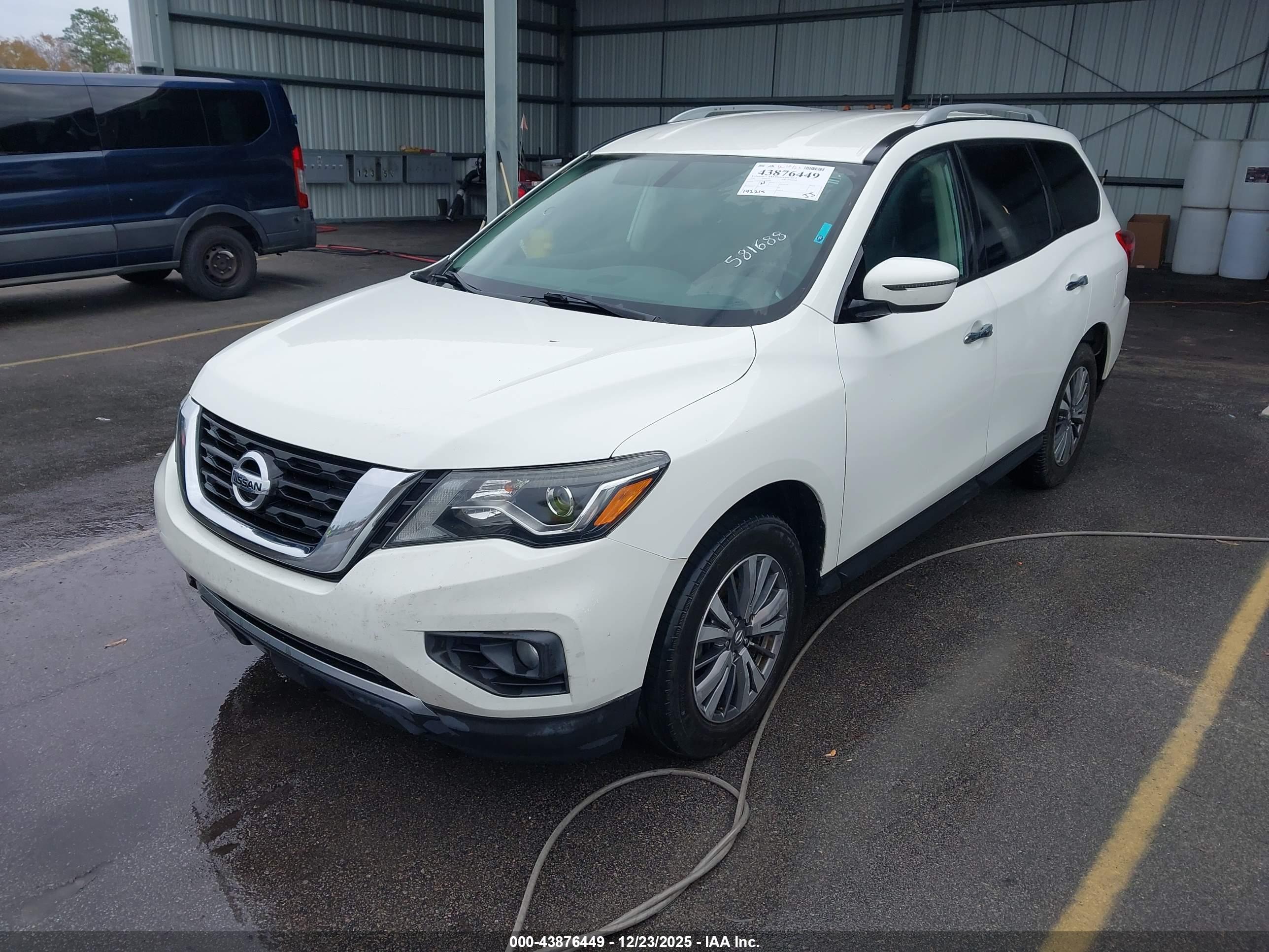 NISSAN PATHFINDER image 2