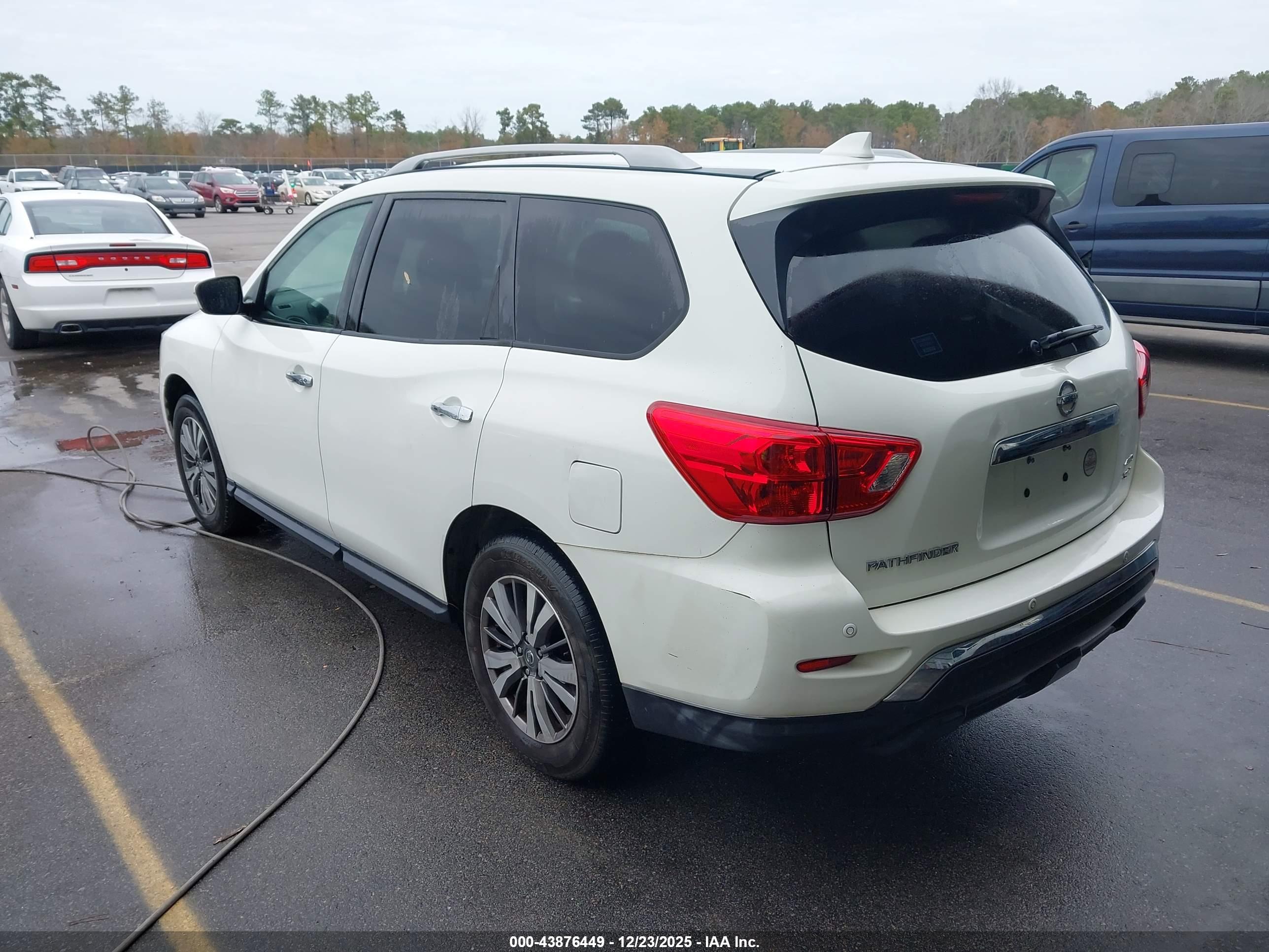 NISSAN PATHFINDER image 3