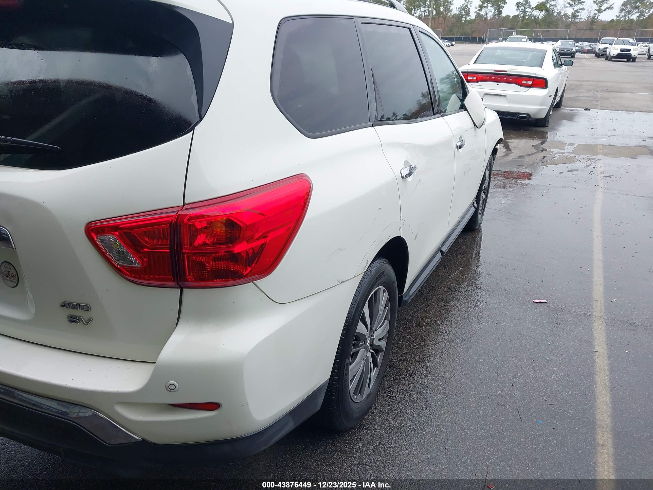 NISSAN PATHFINDER image 4