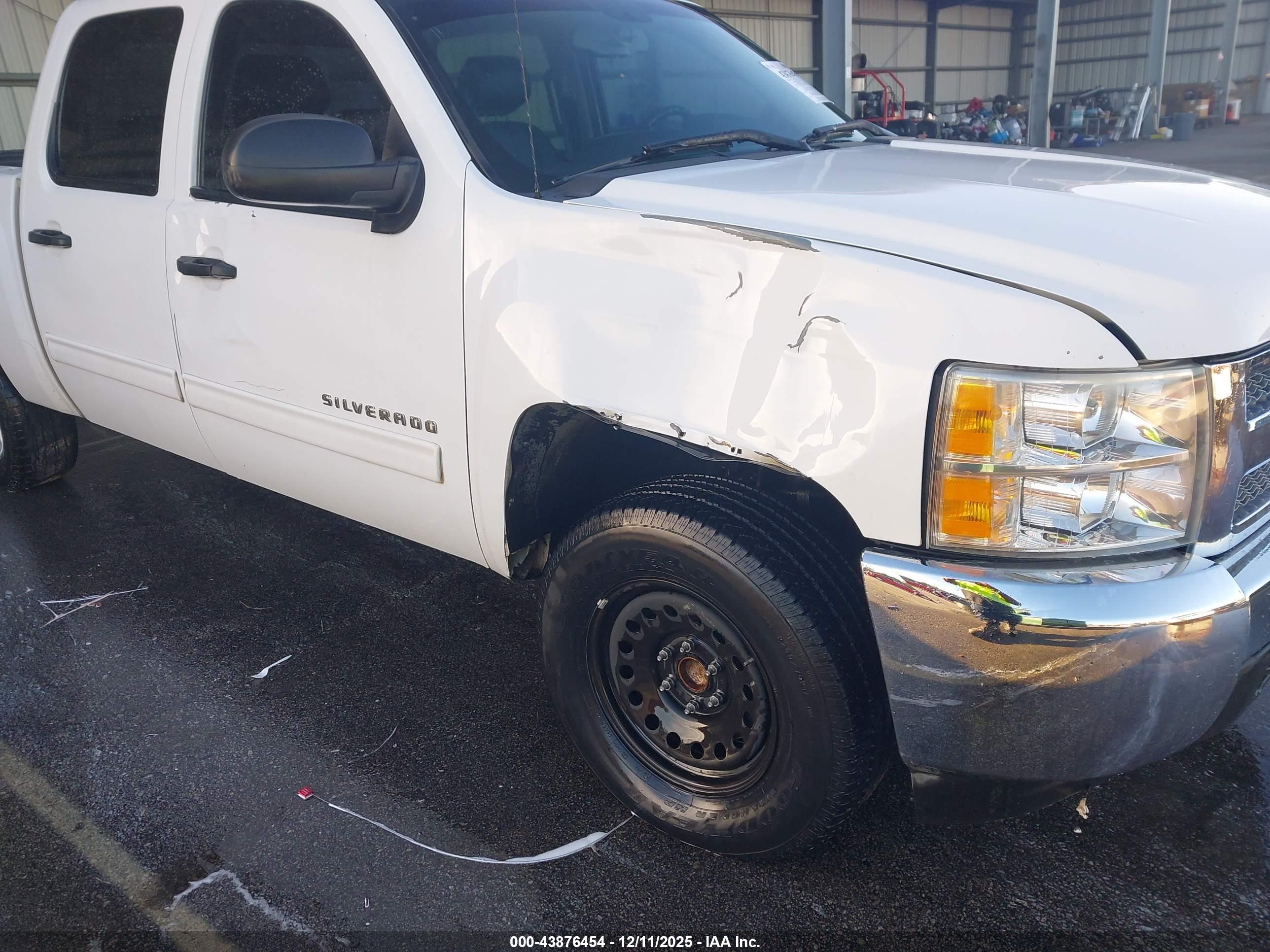 CHEVROLET SILVERADO image 6