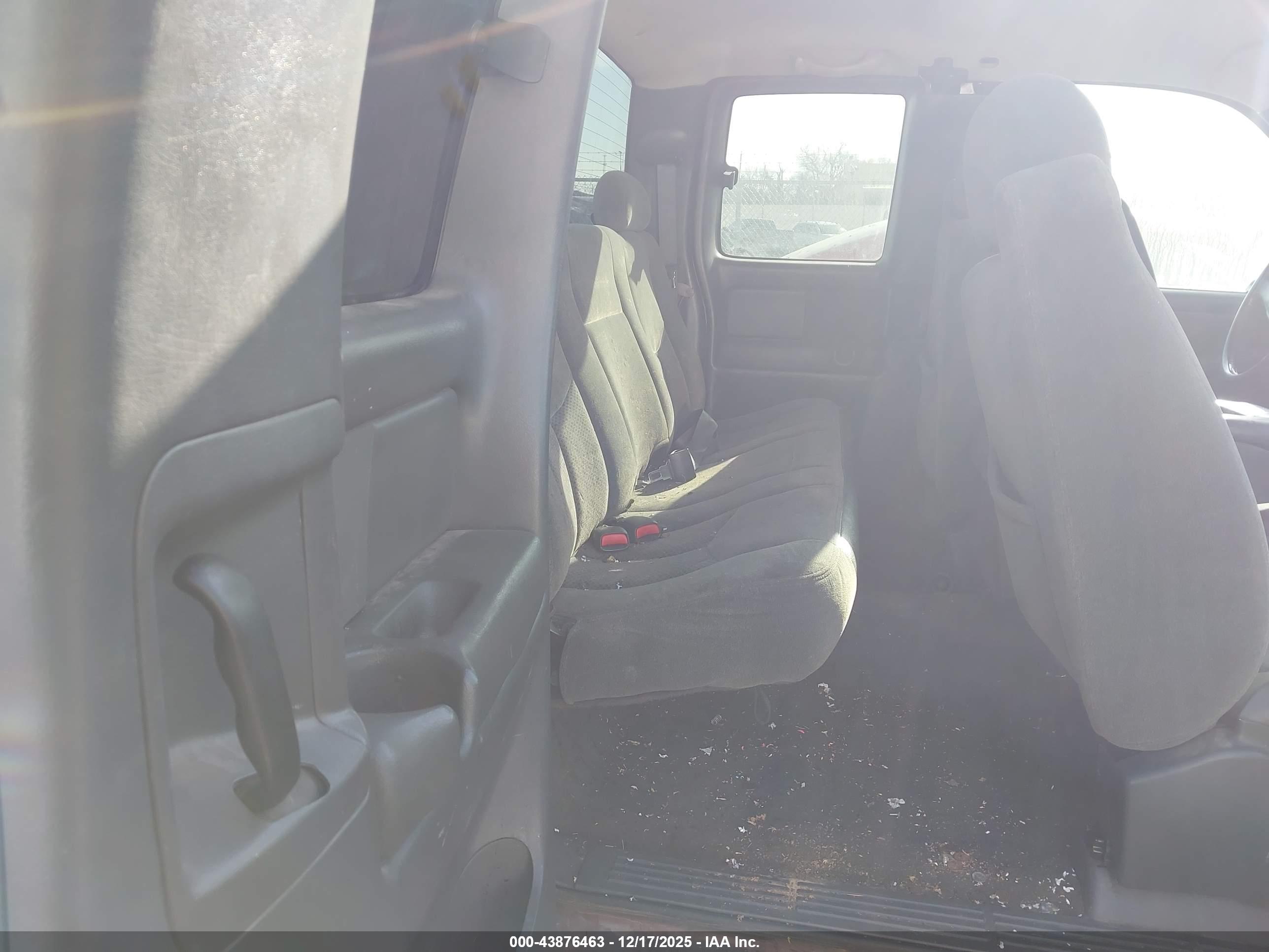 CHEVROLET SILVERADO image 8