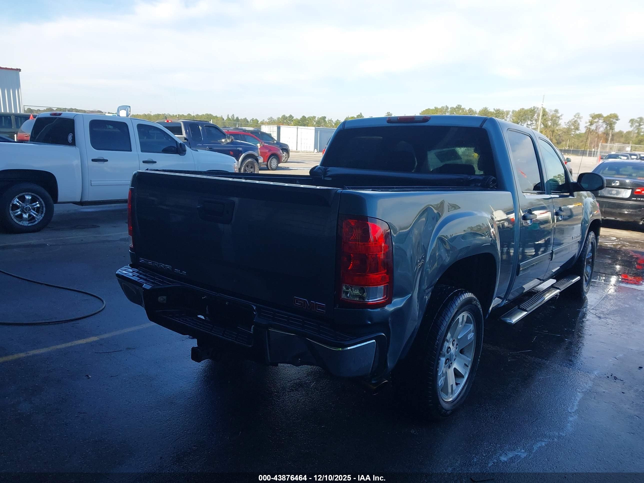 GMC SIERRA image 4