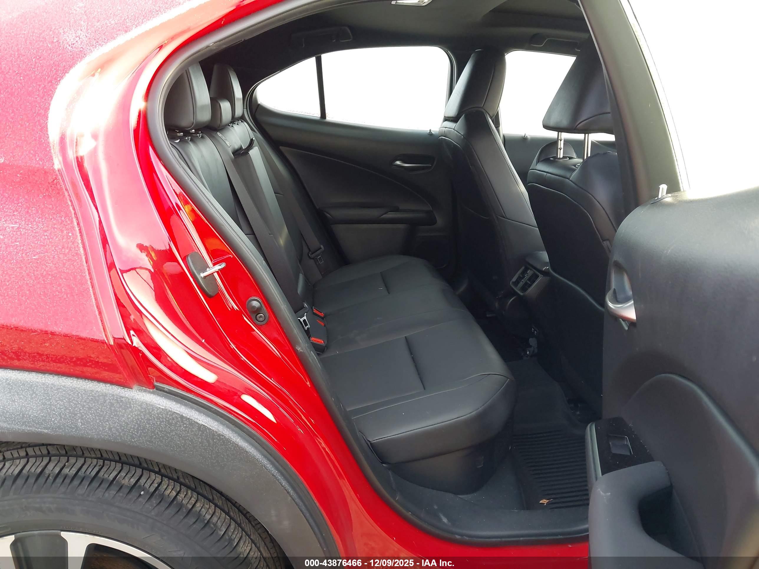 LEXUS UX image 8