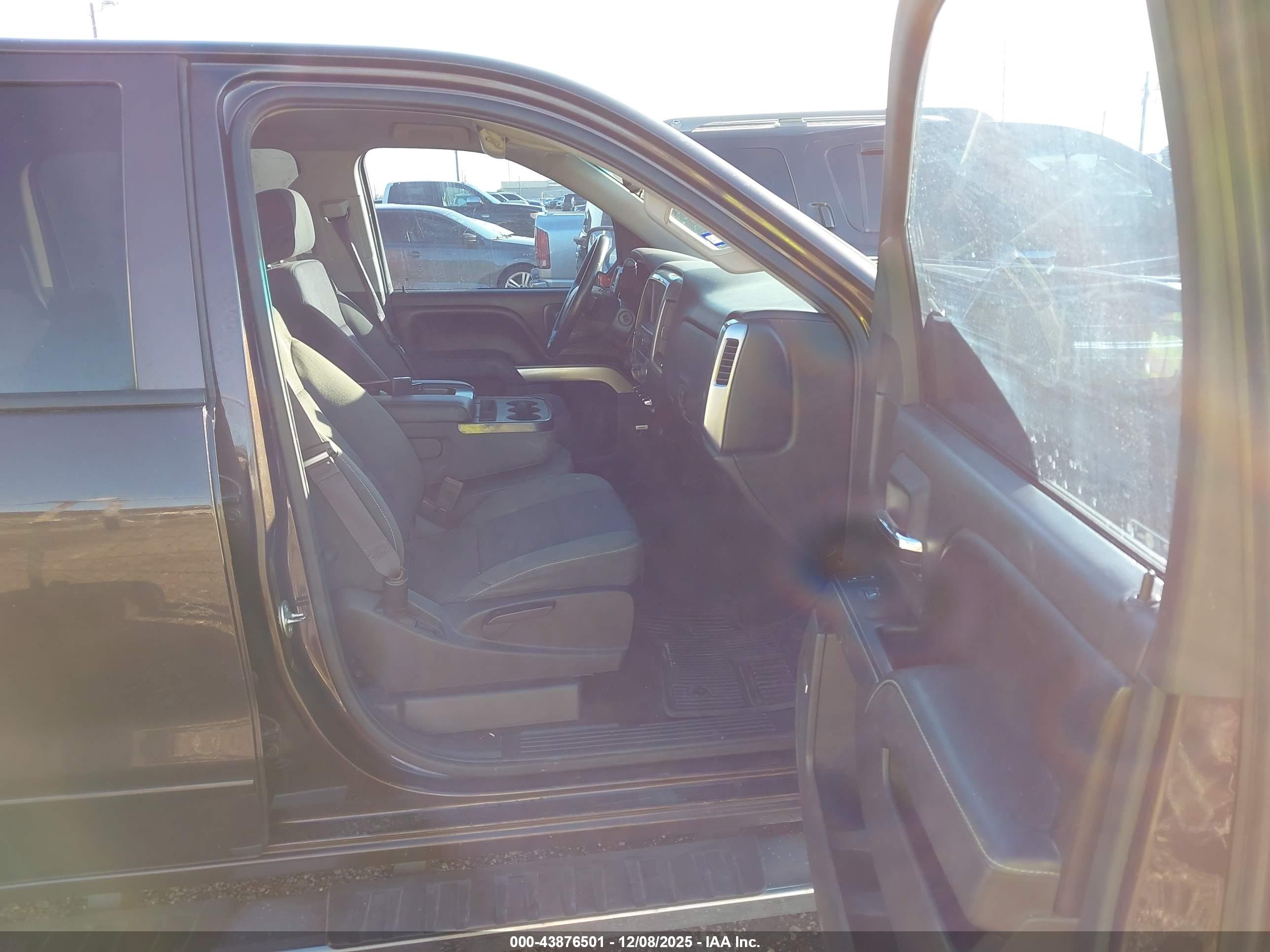 CHEVROLET SILVERADO image 5