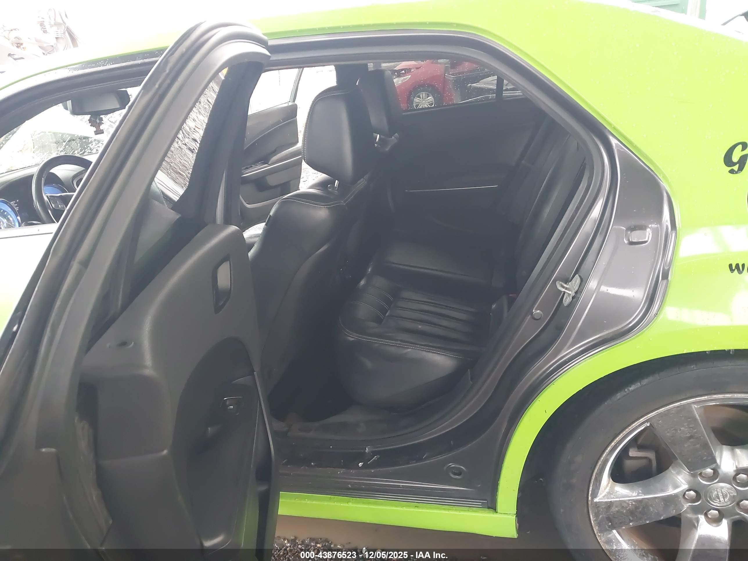 CHRYSLER 300 image 8