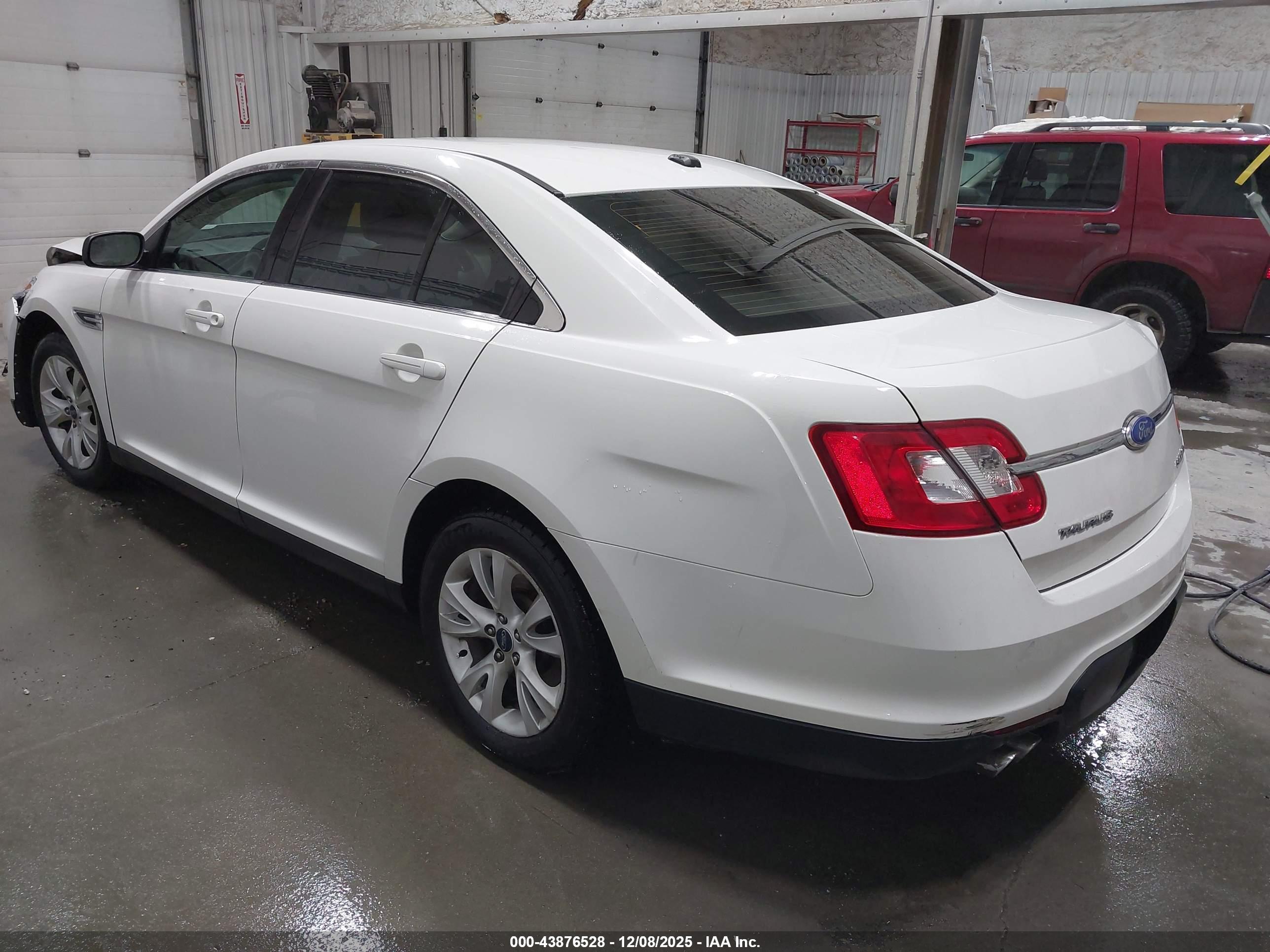 FORD TAURUS image 3