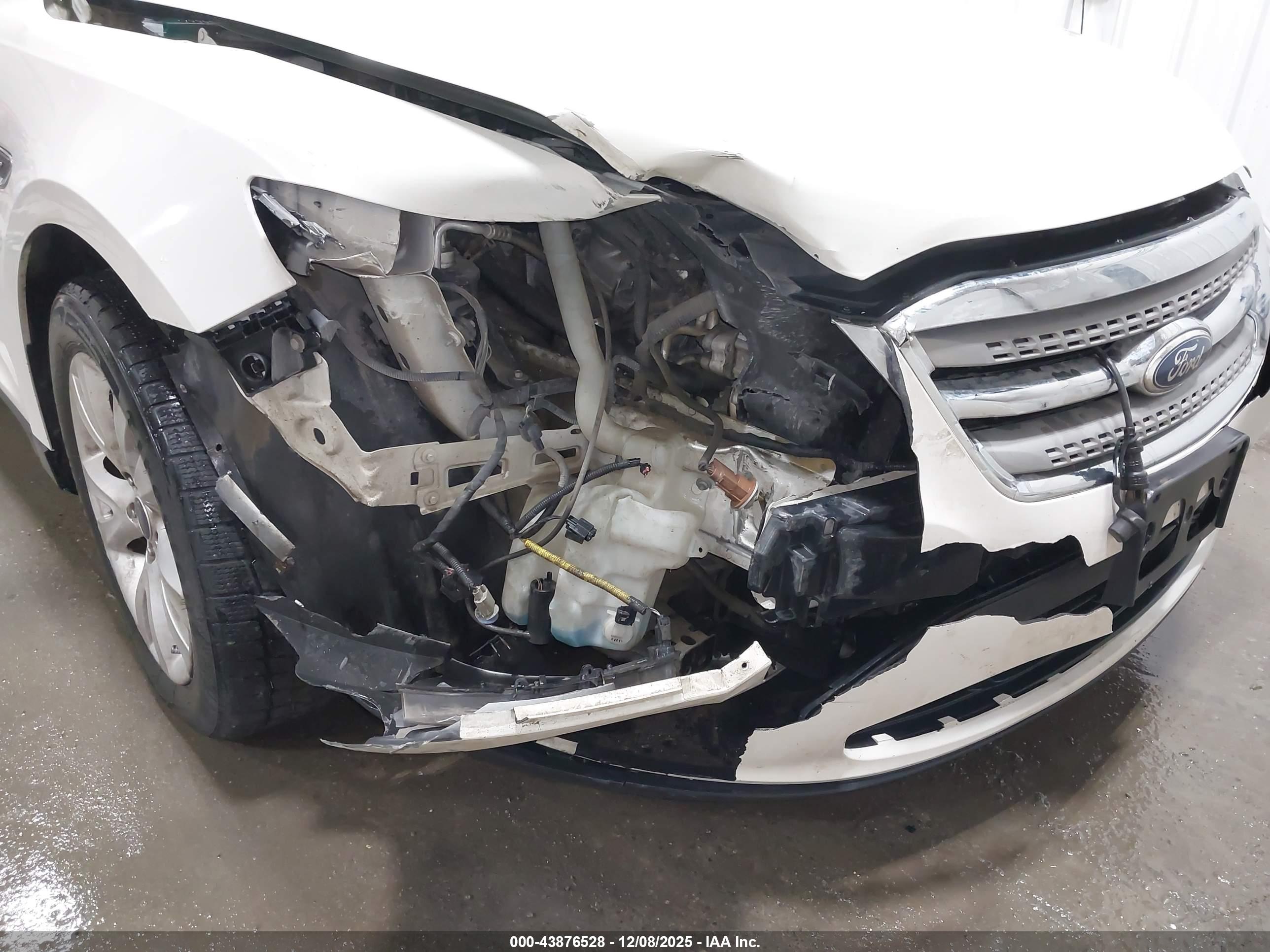 FORD TAURUS image 6