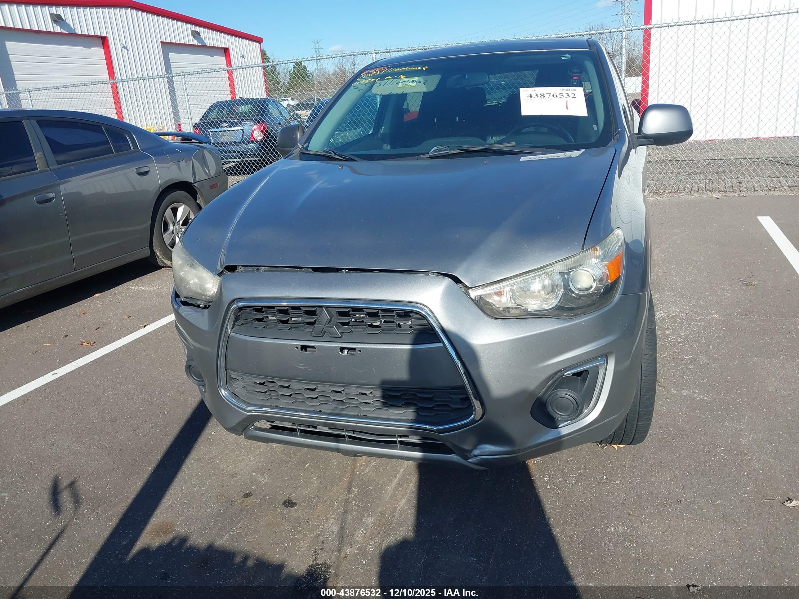MITSUBISHI OUTLANDER image 6