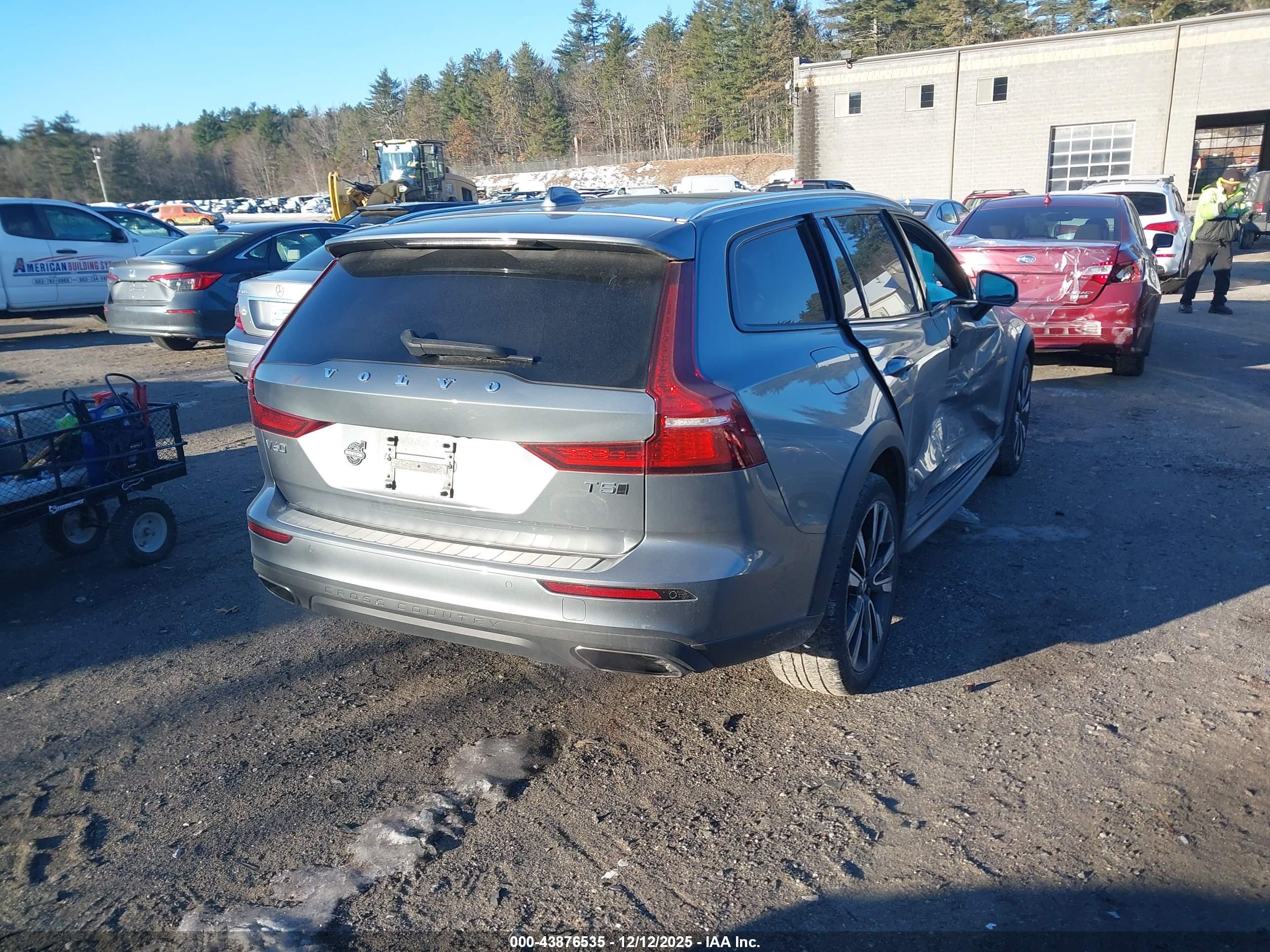 VOLVO V60 image 4