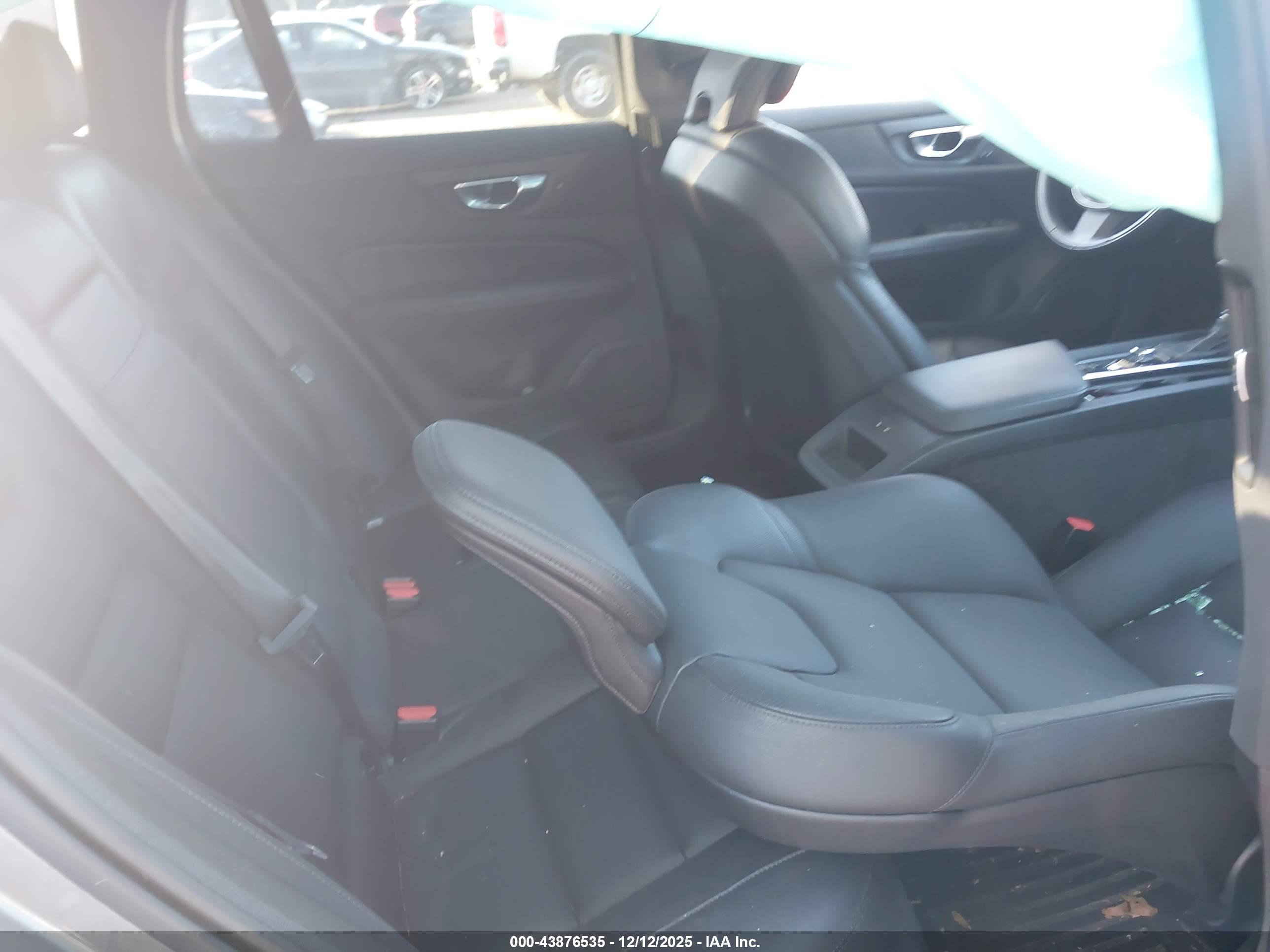VOLVO V60 image 8