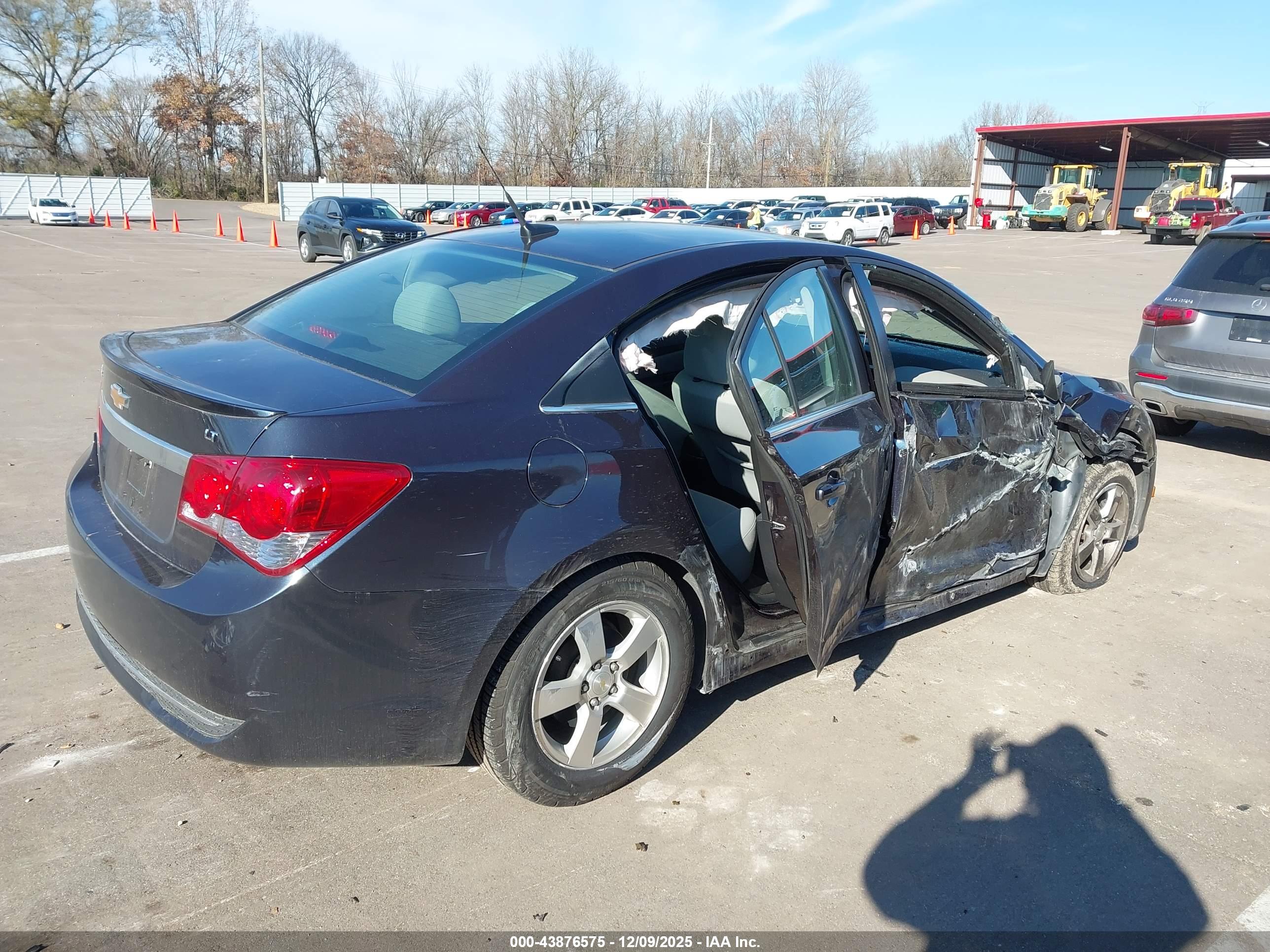 CHEVROLET CRUZE image 4