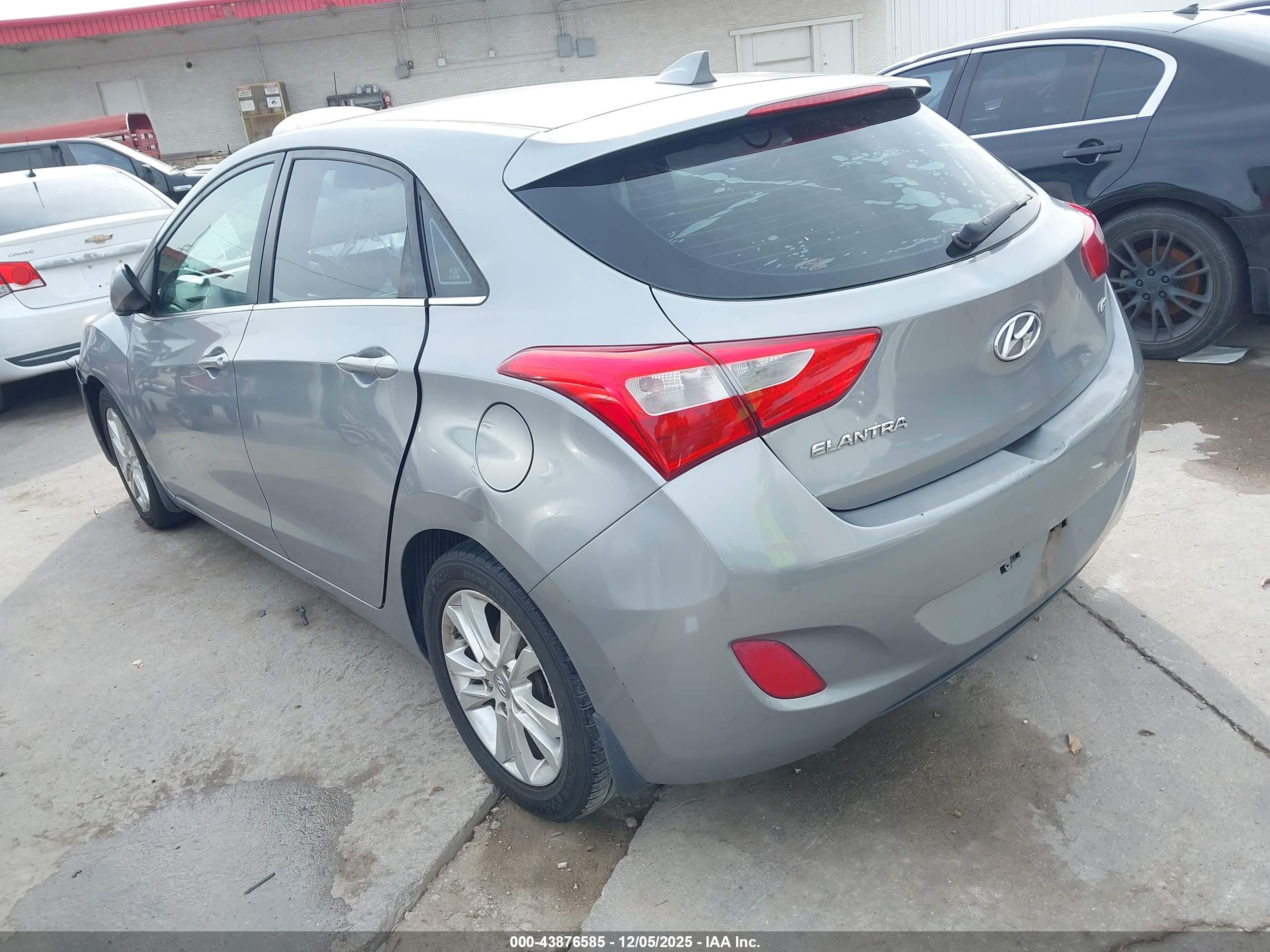 HYUNDAI ELANTRA image 3