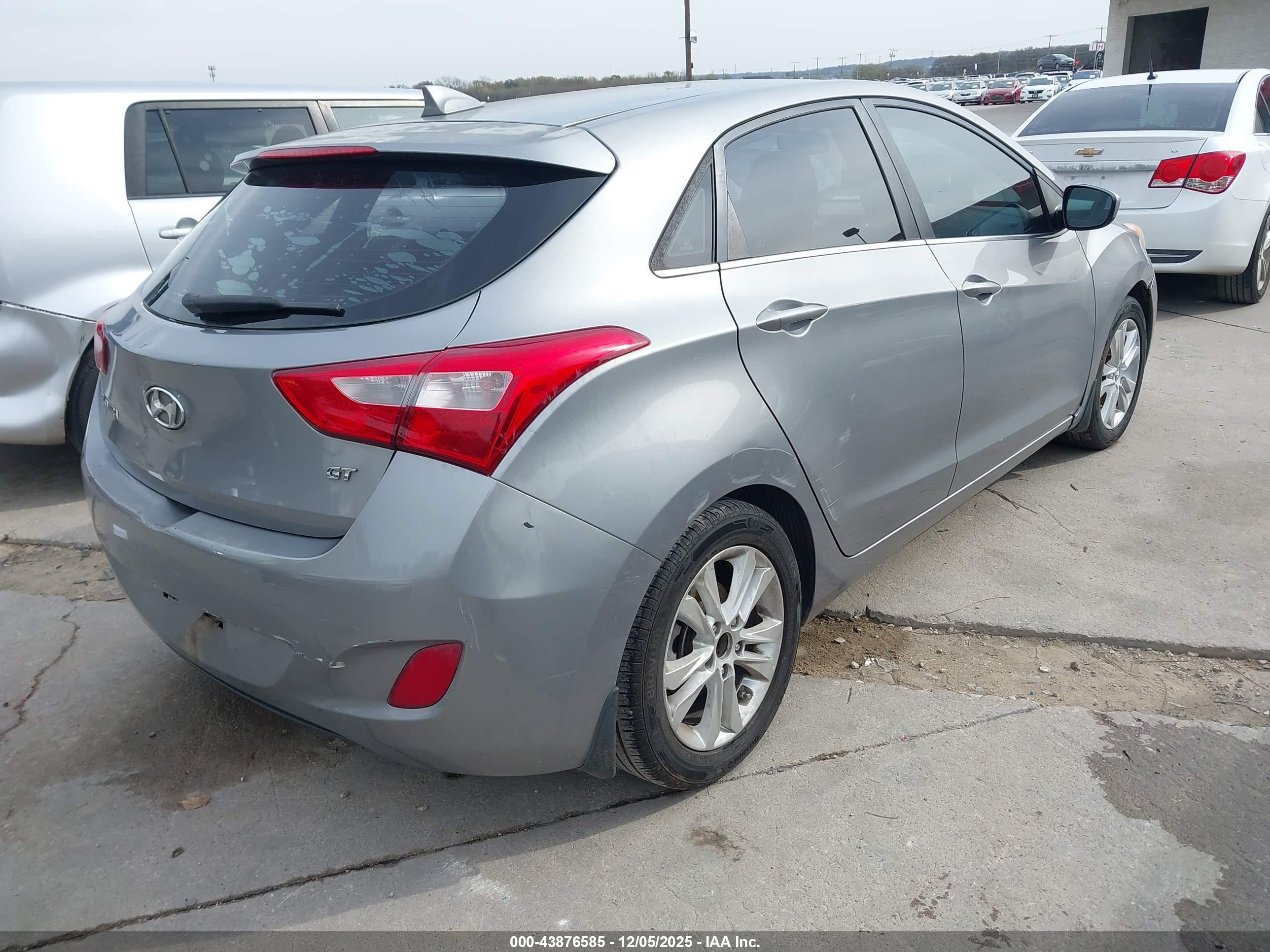 HYUNDAI ELANTRA image 4