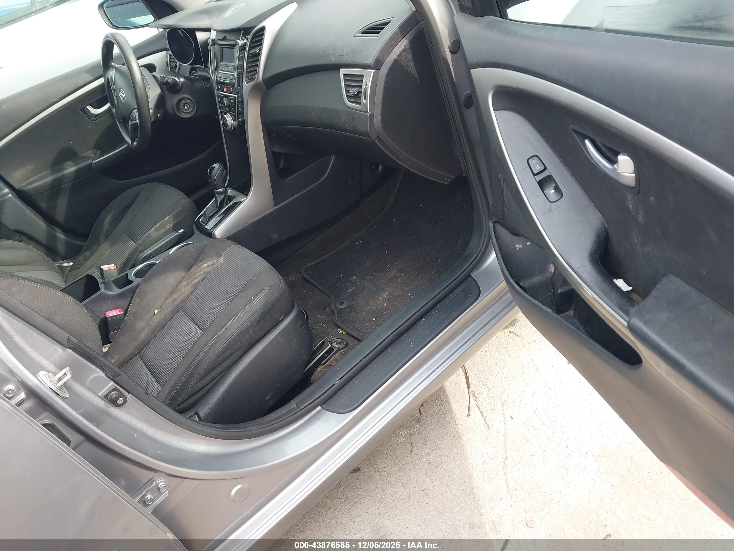 HYUNDAI ELANTRA image 5